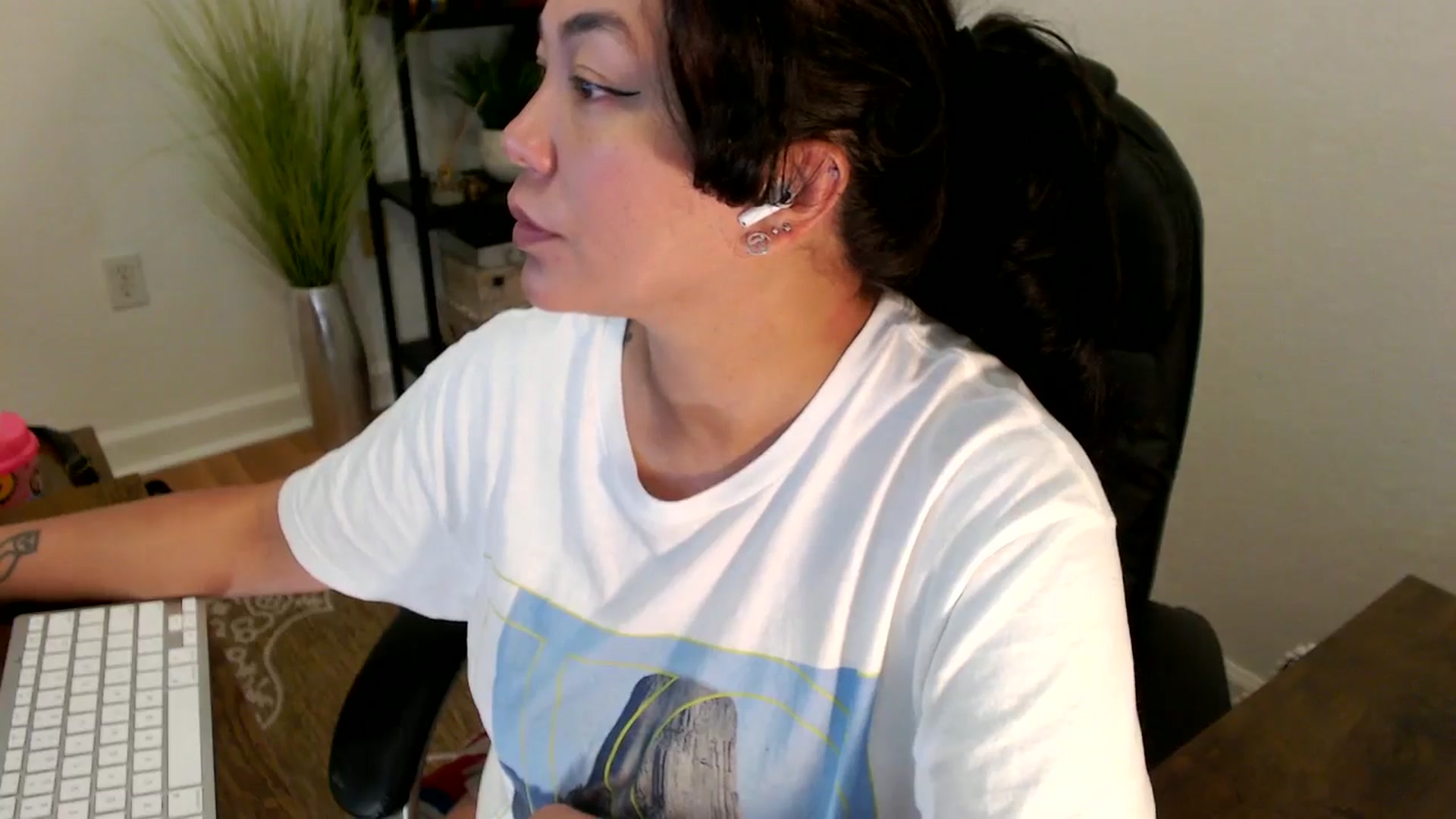 Gallery image thumbnail from MickaylaStar's myfreecams stream on, 04/24/2025, 15:36 image 11 of 20