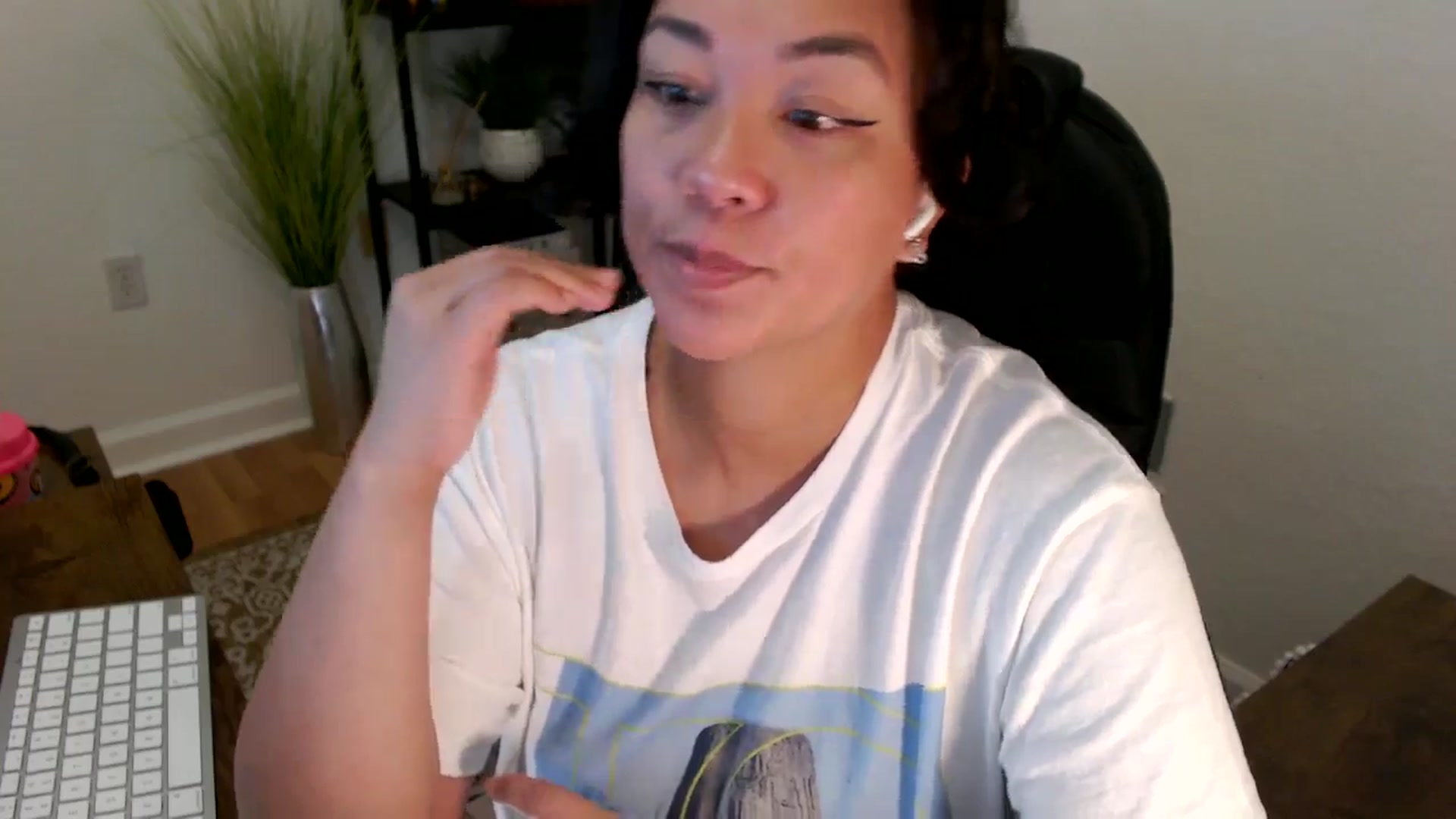 Gallery image thumbnail from MickaylaStar's myfreecams stream on, 04/24/2025, 15:36 image 12 of 20