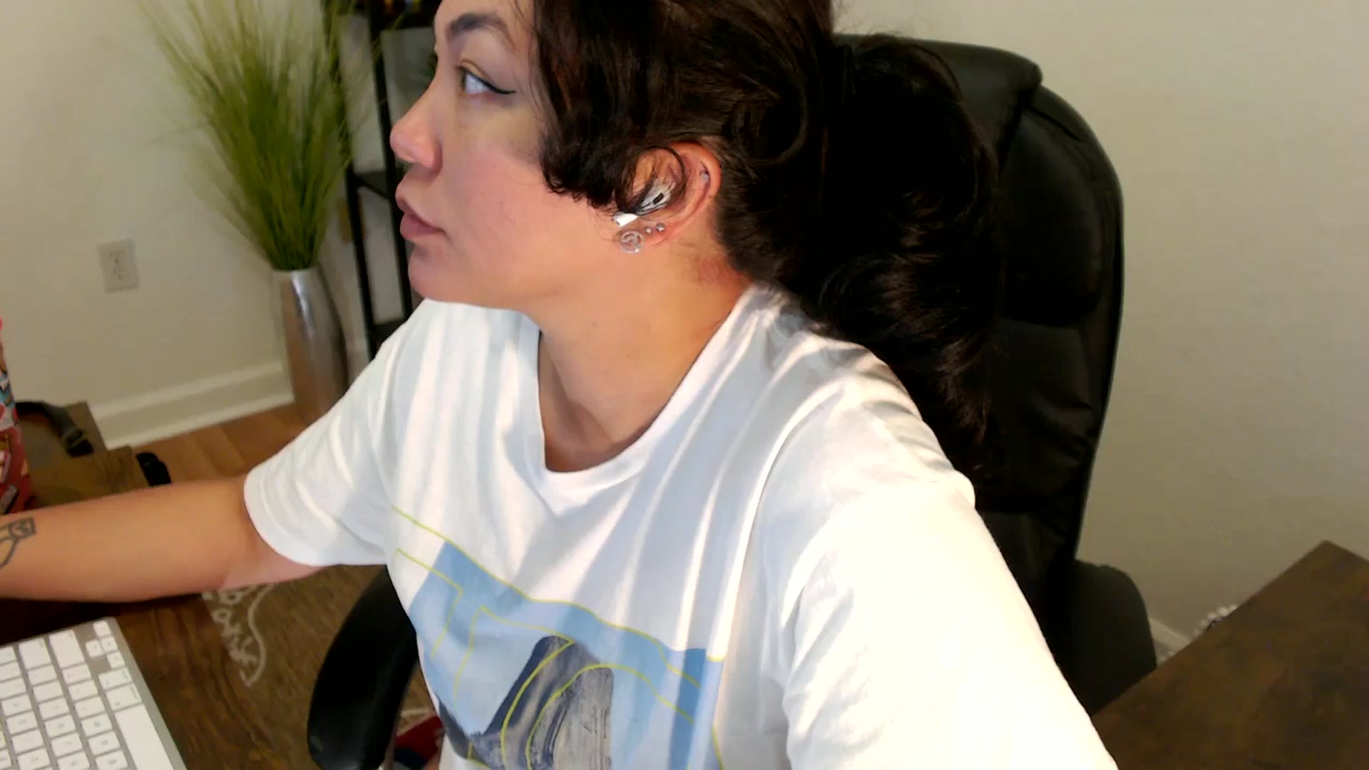 Gallery image thumbnail from MickaylaStar's myfreecams stream on, 04/24/2025, 15:36 image 17 of 20