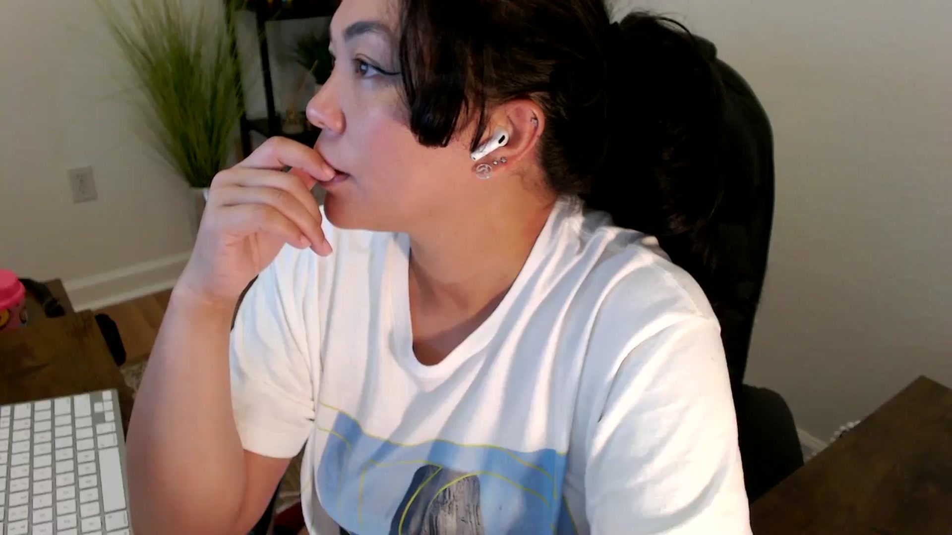 Gallery image thumbnail from MickaylaStar's myfreecams stream on, 04/24/2025, 15:36 image 7 of 20