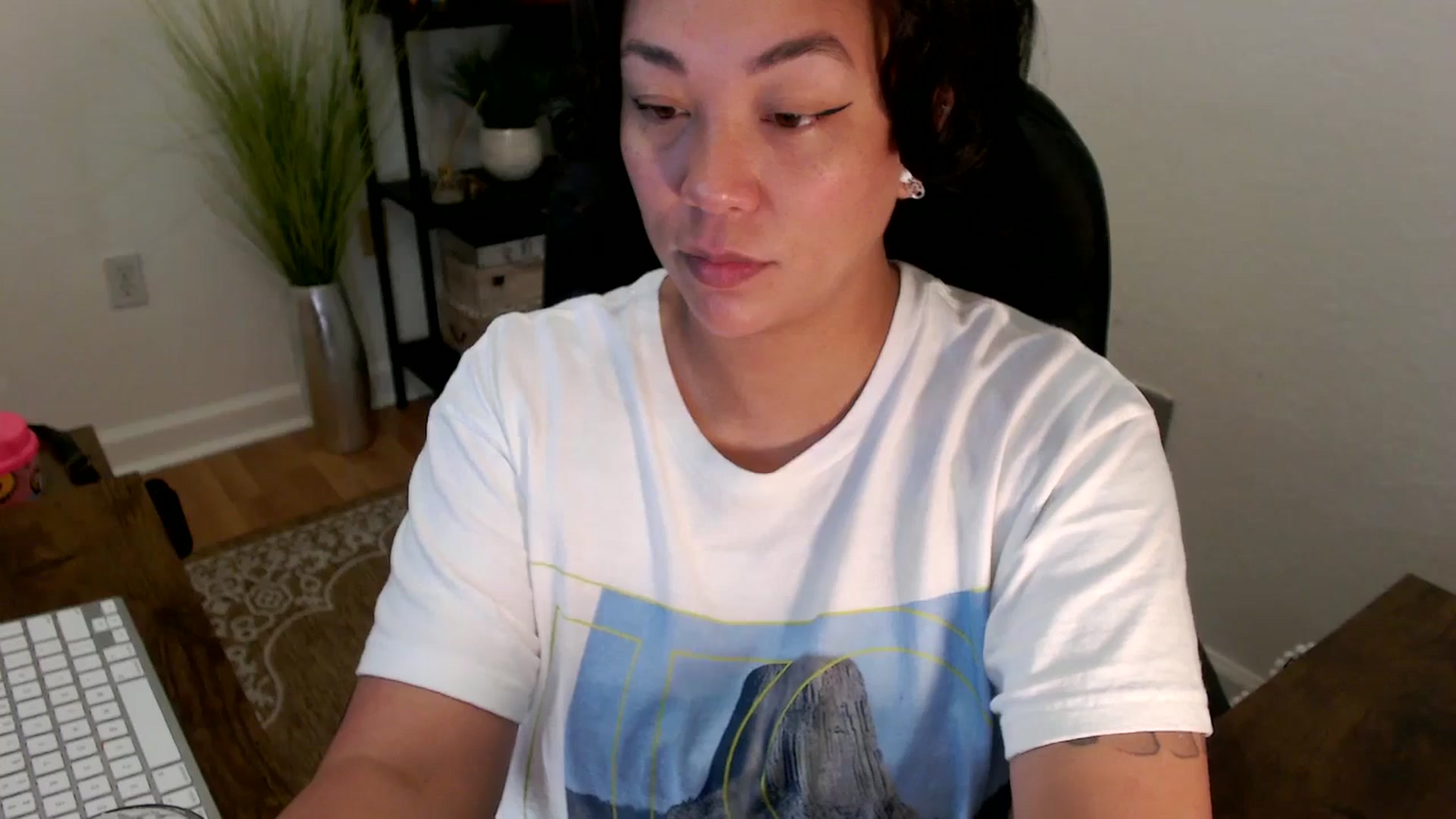 Gallery image thumbnail from MickaylaStar's myfreecams stream on, 04/24/2025, 15:36 image 3 of 20
