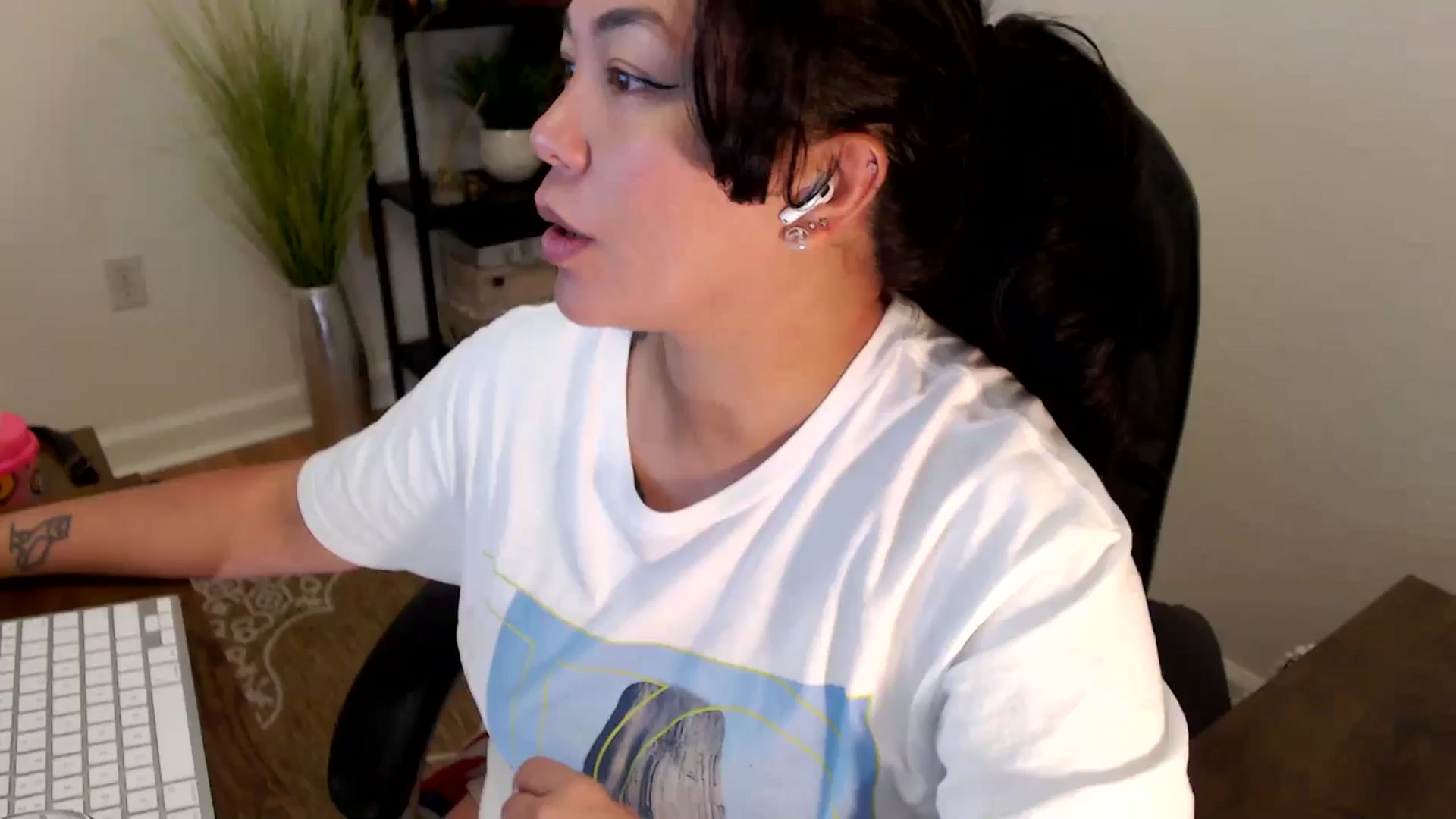 Gallery image thumbnail from MickaylaStar's myfreecams stream on, 04/24/2025, 15:36 image 6 of 20