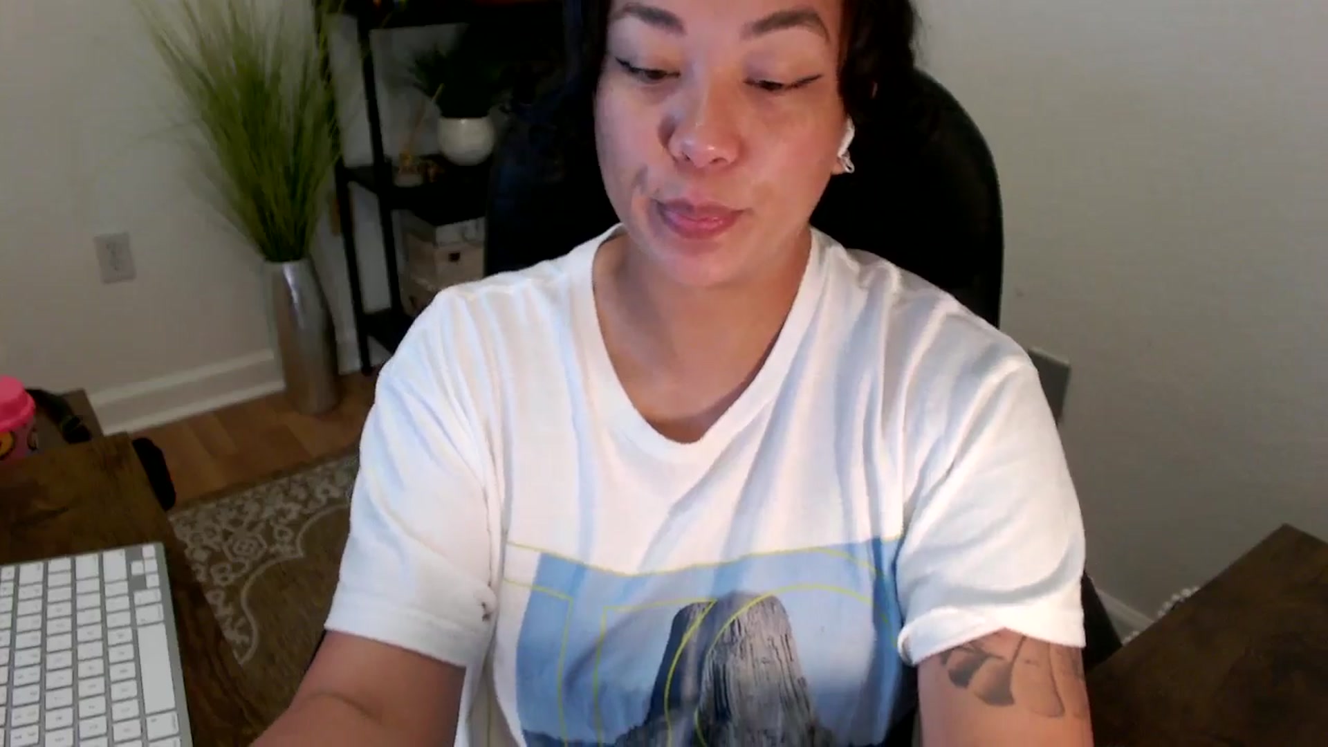Gallery image thumbnail from MickaylaStar's myfreecams stream on, 04/24/2025, 15:36 image 8 of 20