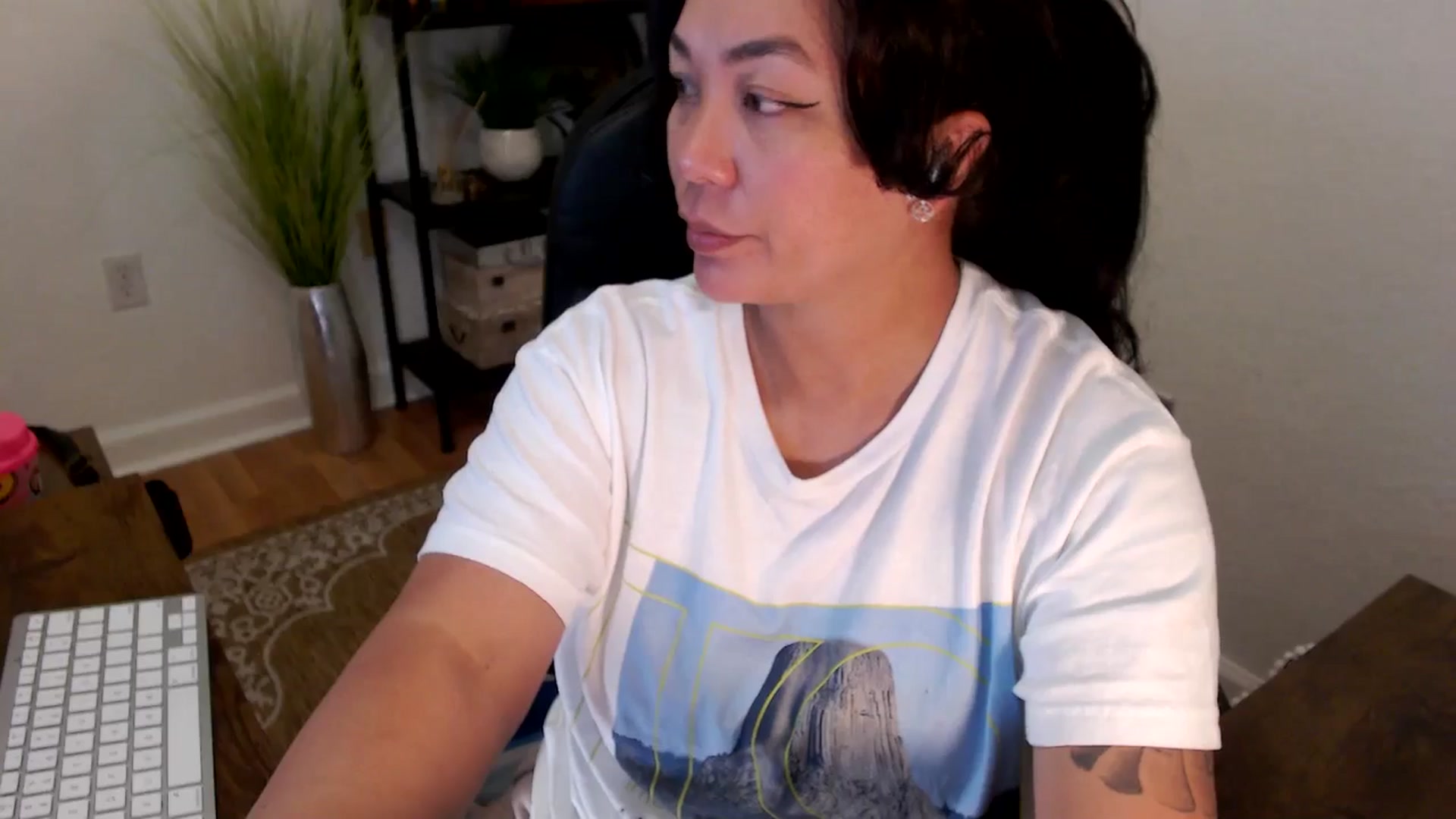 Gallery image thumbnail from MickaylaStar's myfreecams stream on, 04/24/2025, 15:36 image 15 of 20