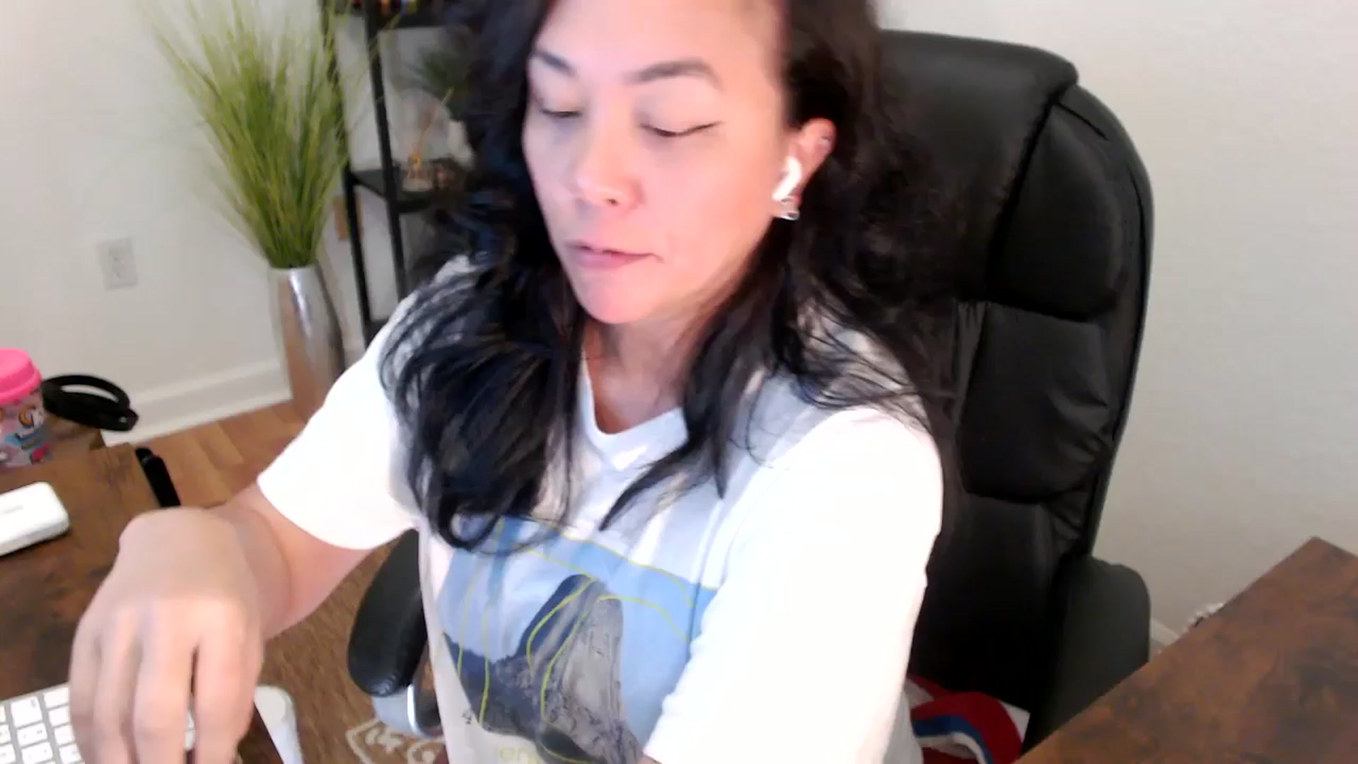 Gallery image thumbnail from MickaylaStar's myfreecams stream on, 04/24/2025, 18:03 image 1 of 20