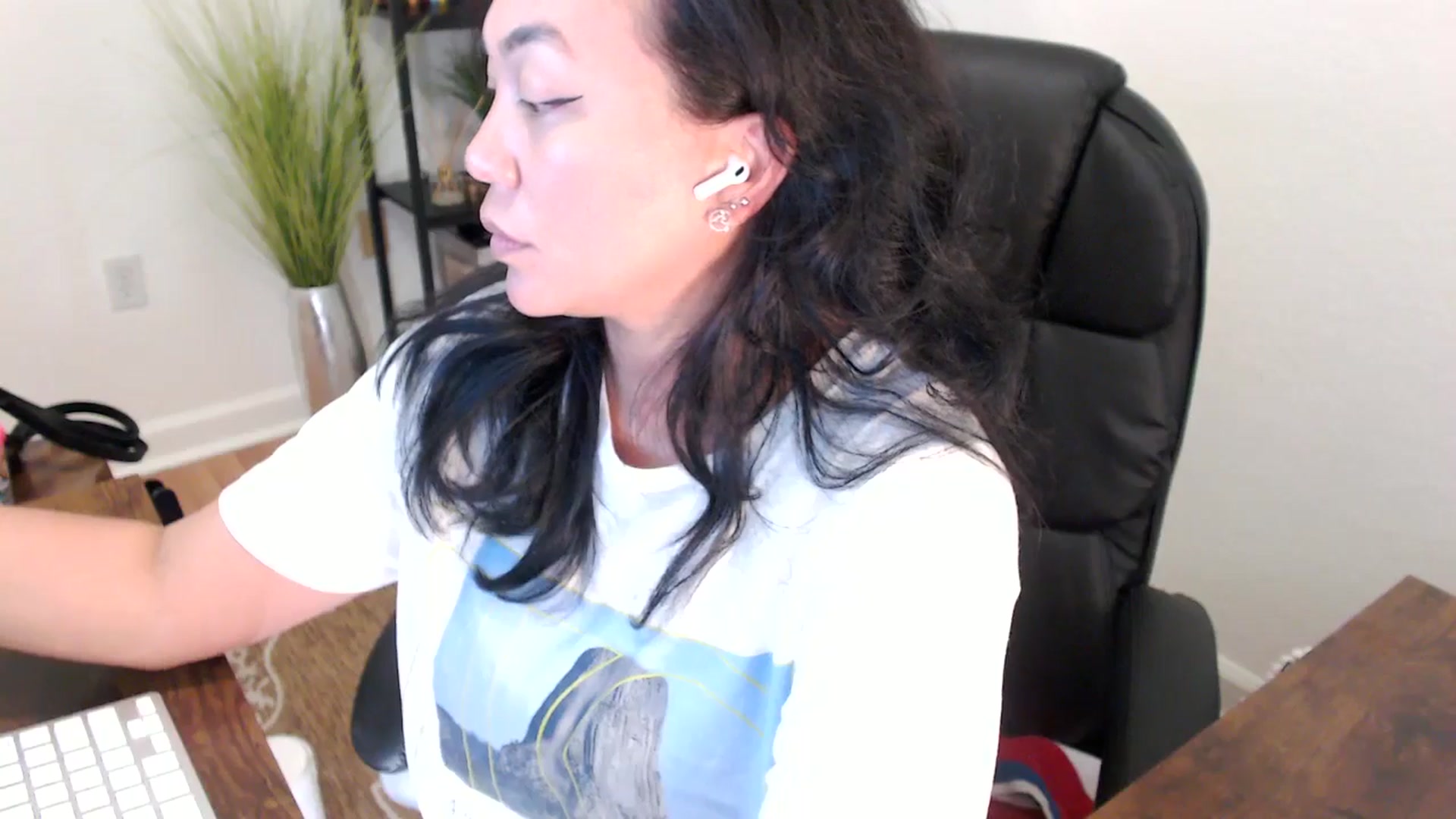 Gallery image thumbnail from MickaylaStar's myfreecams stream on, 04/24/2025, 18:03 image 17 of 20