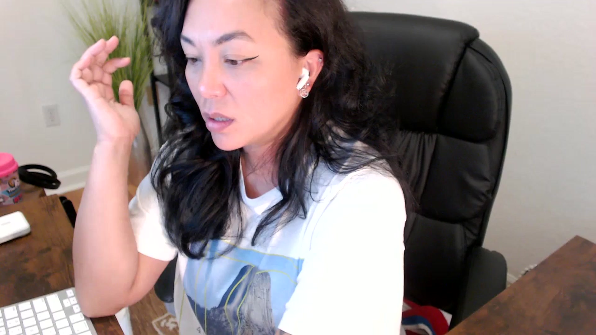 Gallery image thumbnail from MickaylaStar's myfreecams stream on, 04/24/2025, 18:03 image 2 of 20