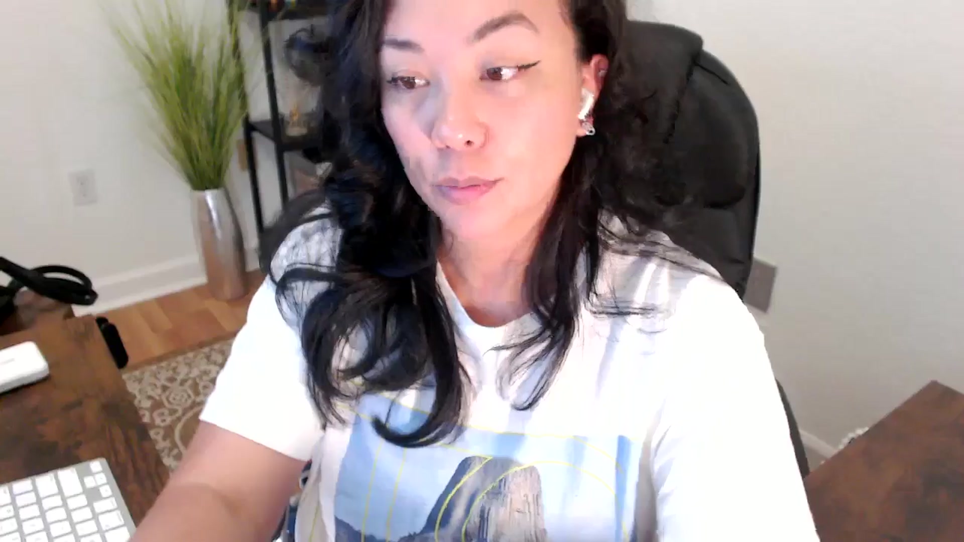 Gallery image thumbnail from MickaylaStar's myfreecams stream on, 04/24/2025, 18:03 image 19 of 20