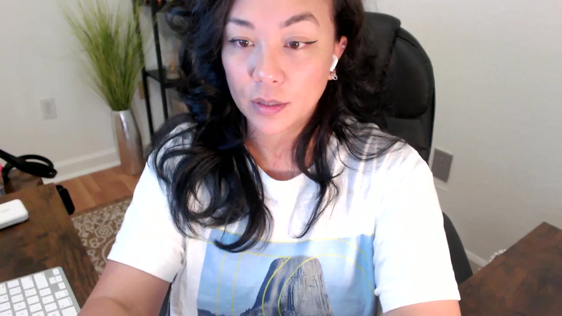 Gallery image thumbnail from MickaylaStar's myfreecams stream on, 04/24/2025, 18:03 image 18 of 20