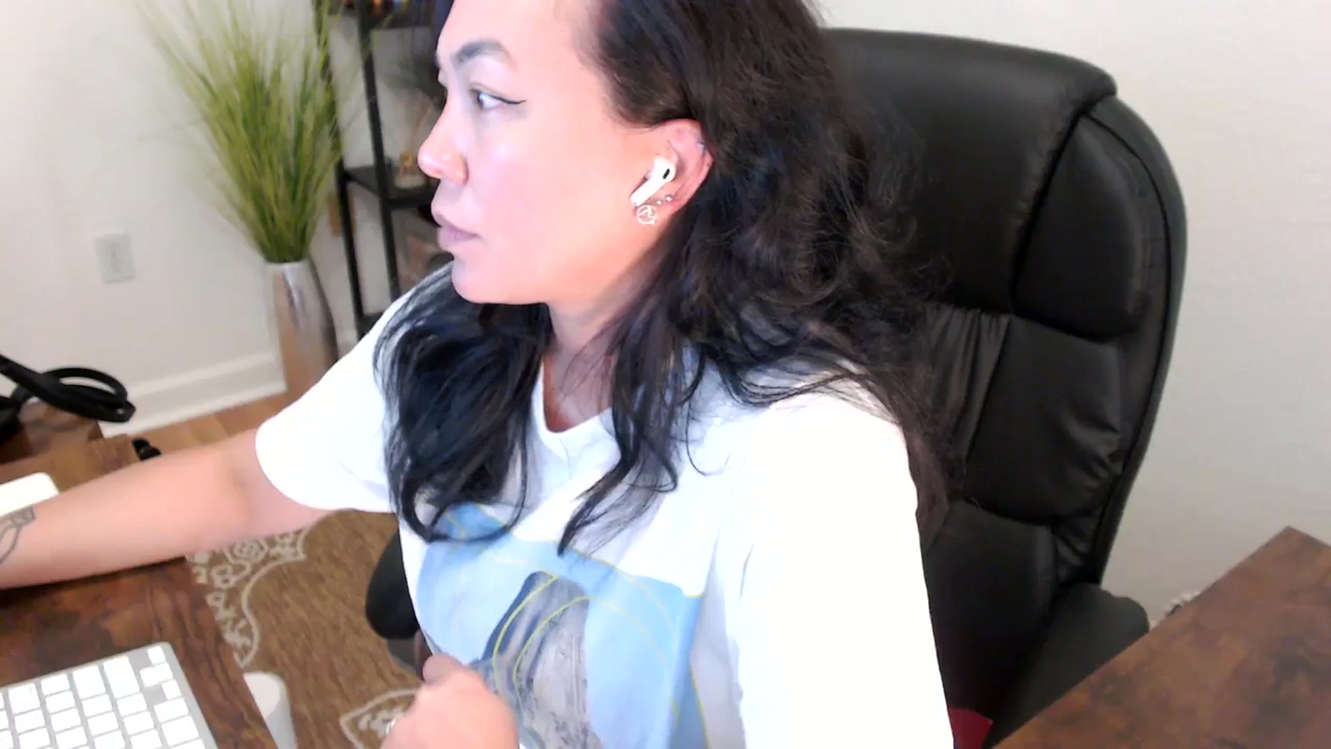 Gallery image thumbnail from MickaylaStar's myfreecams stream on, 04/24/2025, 18:03 image 3 of 20