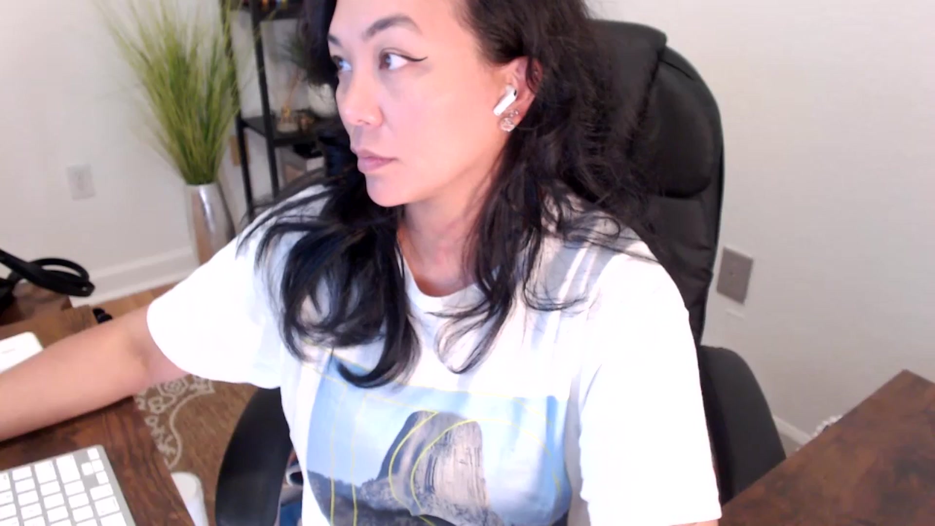 Gallery image thumbnail from MickaylaStar's myfreecams stream on, 04/24/2025, 18:03 image 20 of 20