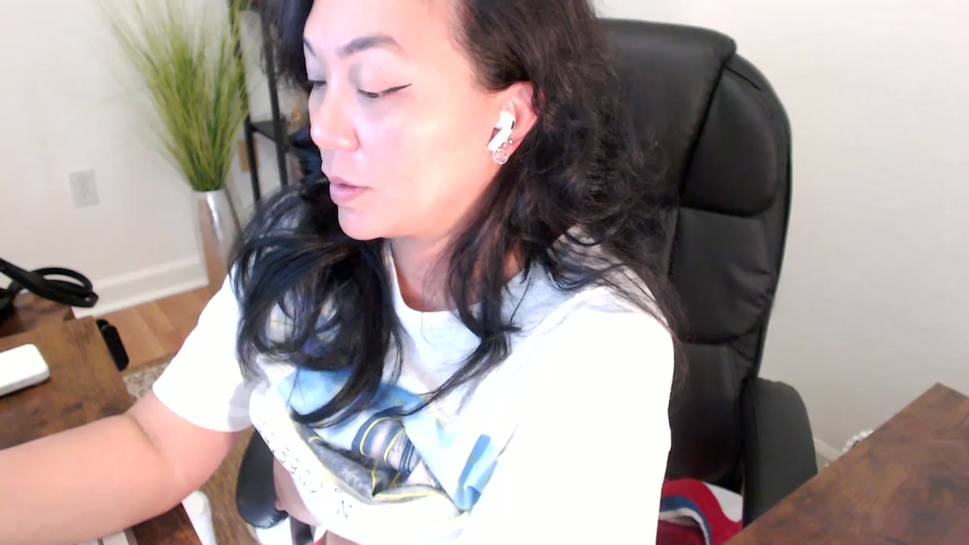 Gallery image thumbnail from MickaylaStar's myfreecams stream on, 04/24/2025, 18:03 image 11 of 20