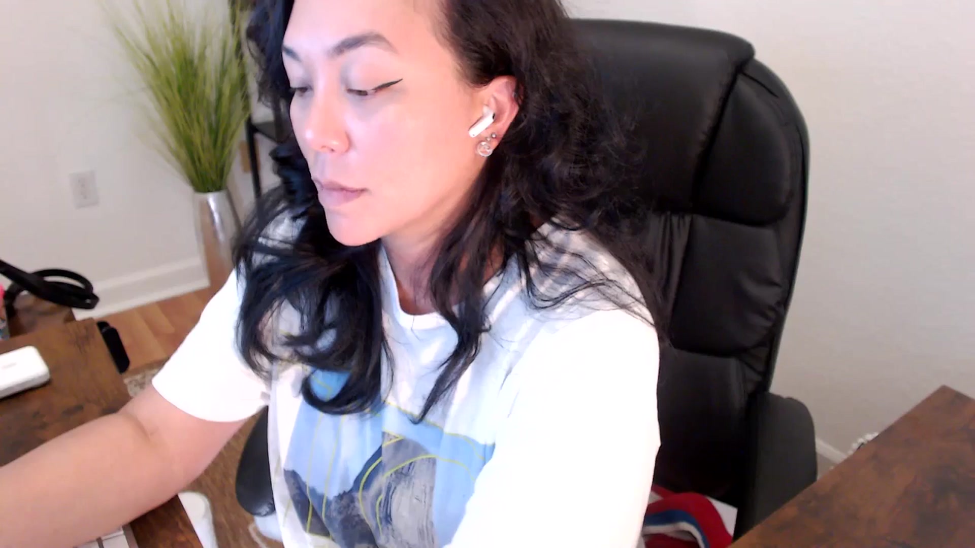 Gallery image thumbnail from MickaylaStar's myfreecams stream on, 04/24/2025, 18:03 image 16 of 20