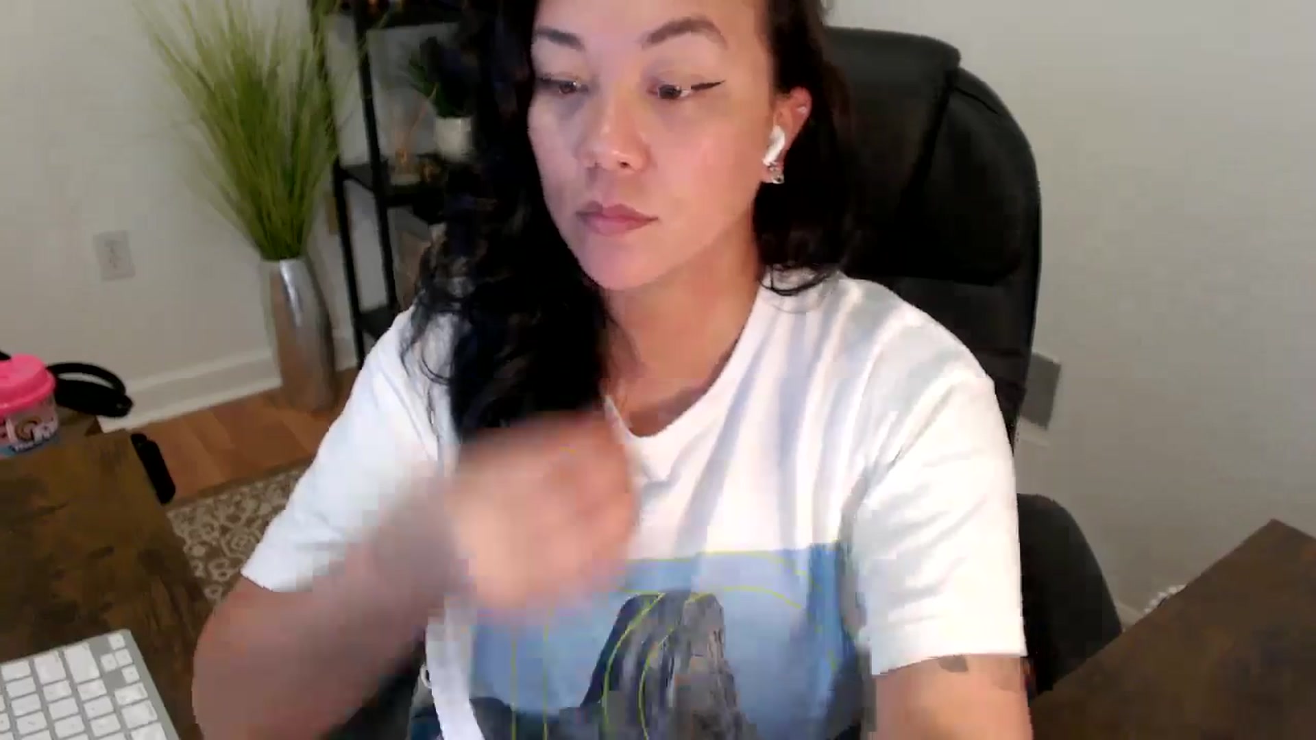 Gallery image thumbnail from MickaylaStar's myfreecams stream on, 04/24/2025, 19:29 image 3 of 20