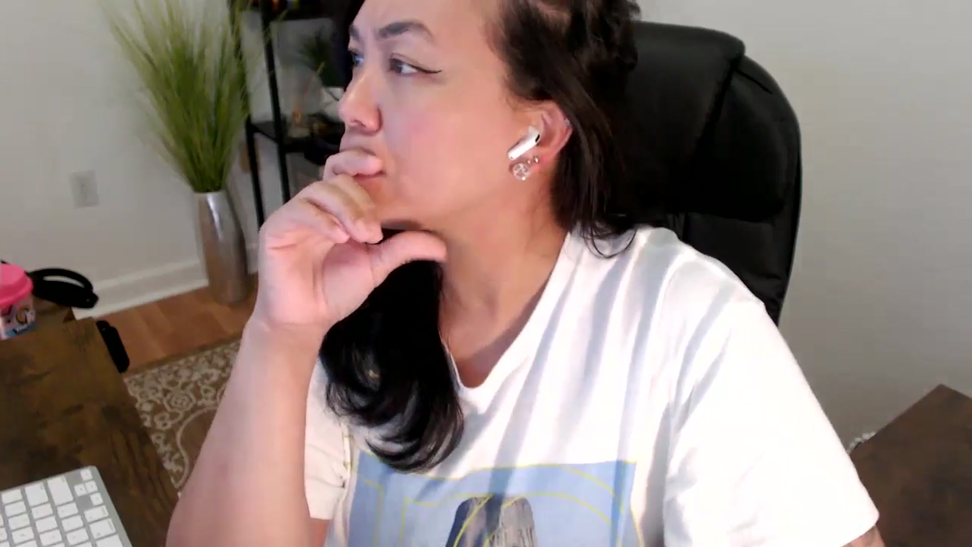 Gallery image thumbnail from MickaylaStar's myfreecams stream on, 04/24/2025, 19:29 image 8 of 20