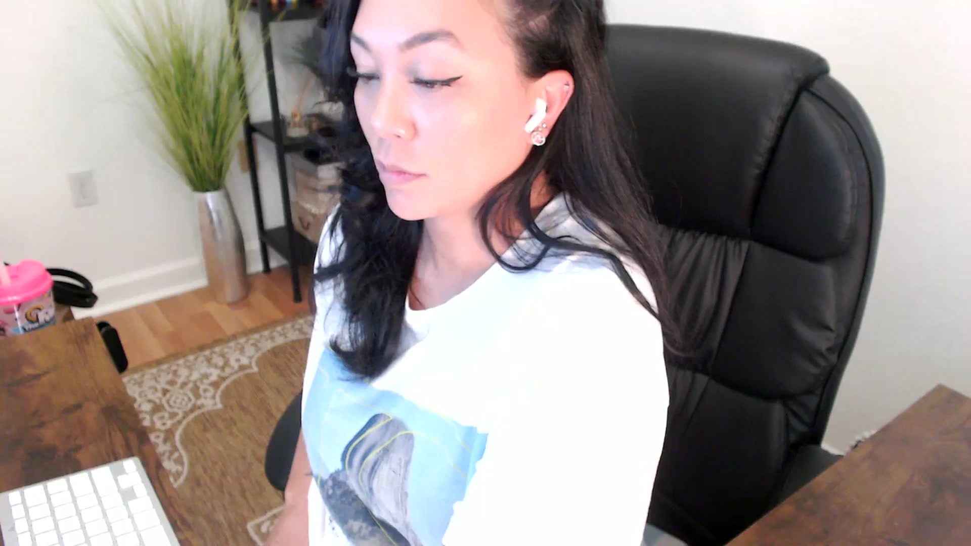 Gallery image thumbnail from MickaylaStar's myfreecams stream on, 04/24/2025, 20:23 image 20 of 20