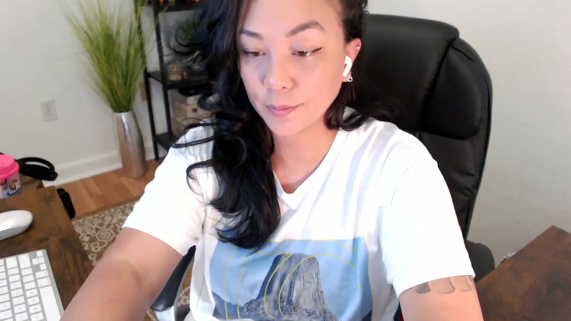 Gallery image thumbnail from MickaylaStar's myfreecams stream on, 04/24/2025, 20:23 image 2 of 20
