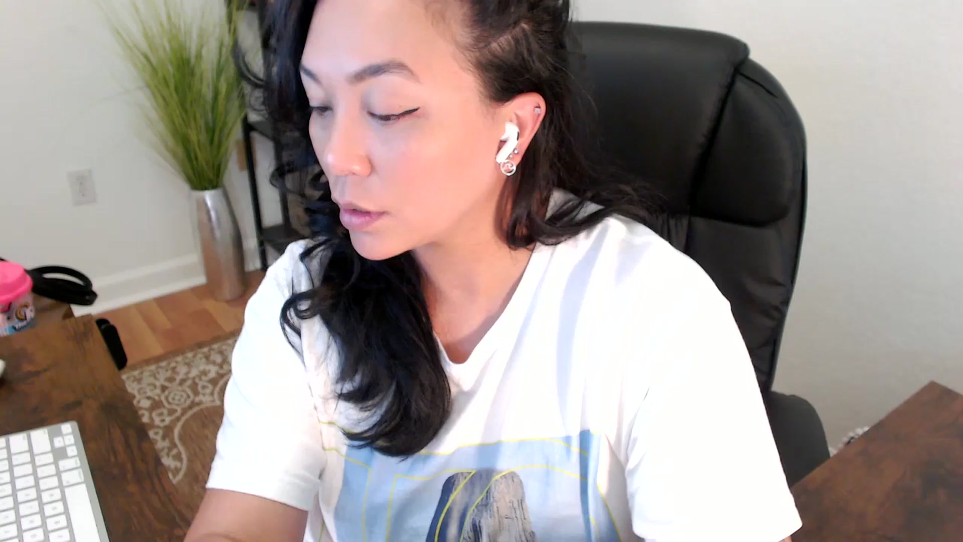 Gallery image thumbnail from MickaylaStar's myfreecams stream on, 04/24/2025, 20:23 image 5 of 20