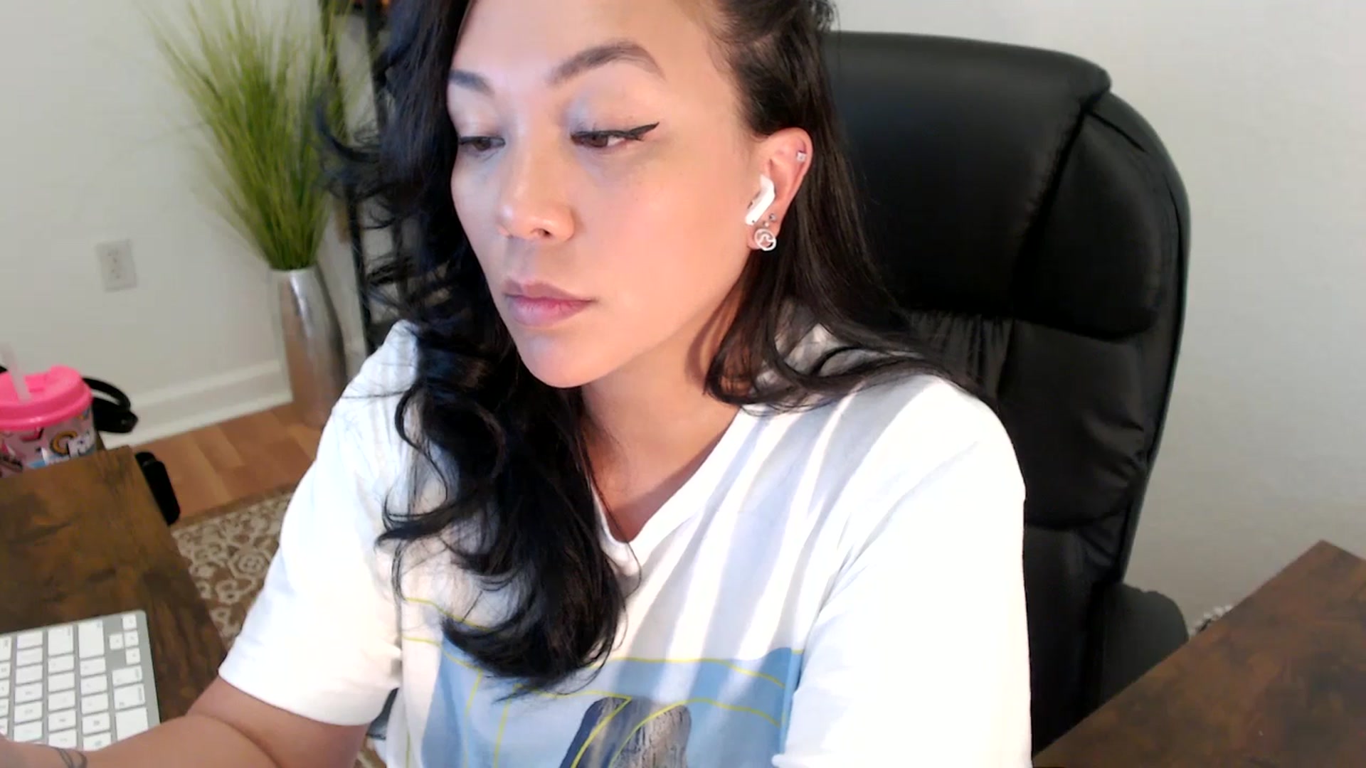 Gallery image thumbnail from MickaylaStar's myfreecams stream on, 04/24/2025, 20:23 image 13 of 20