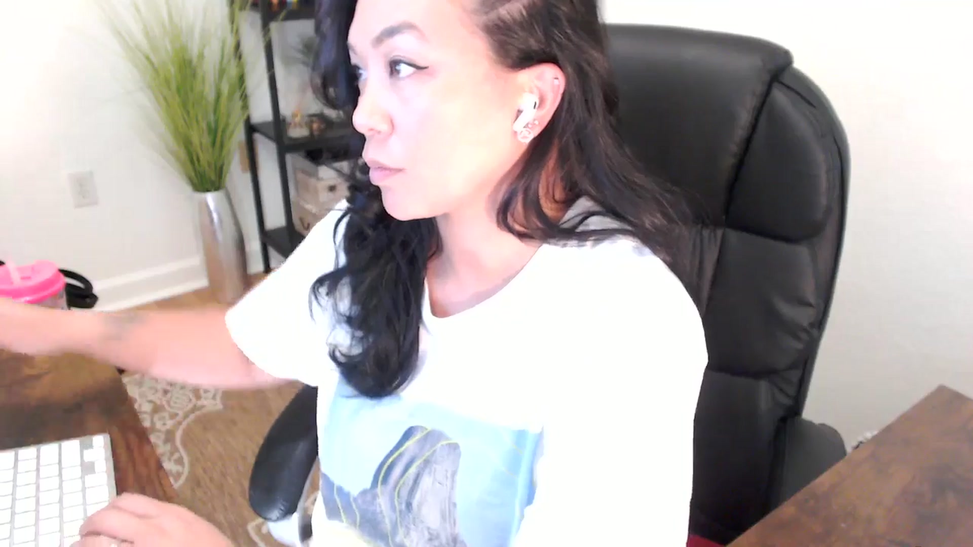 Gallery image thumbnail from MickaylaStar's myfreecams stream on, 04/24/2025, 20:23 image 9 of 20