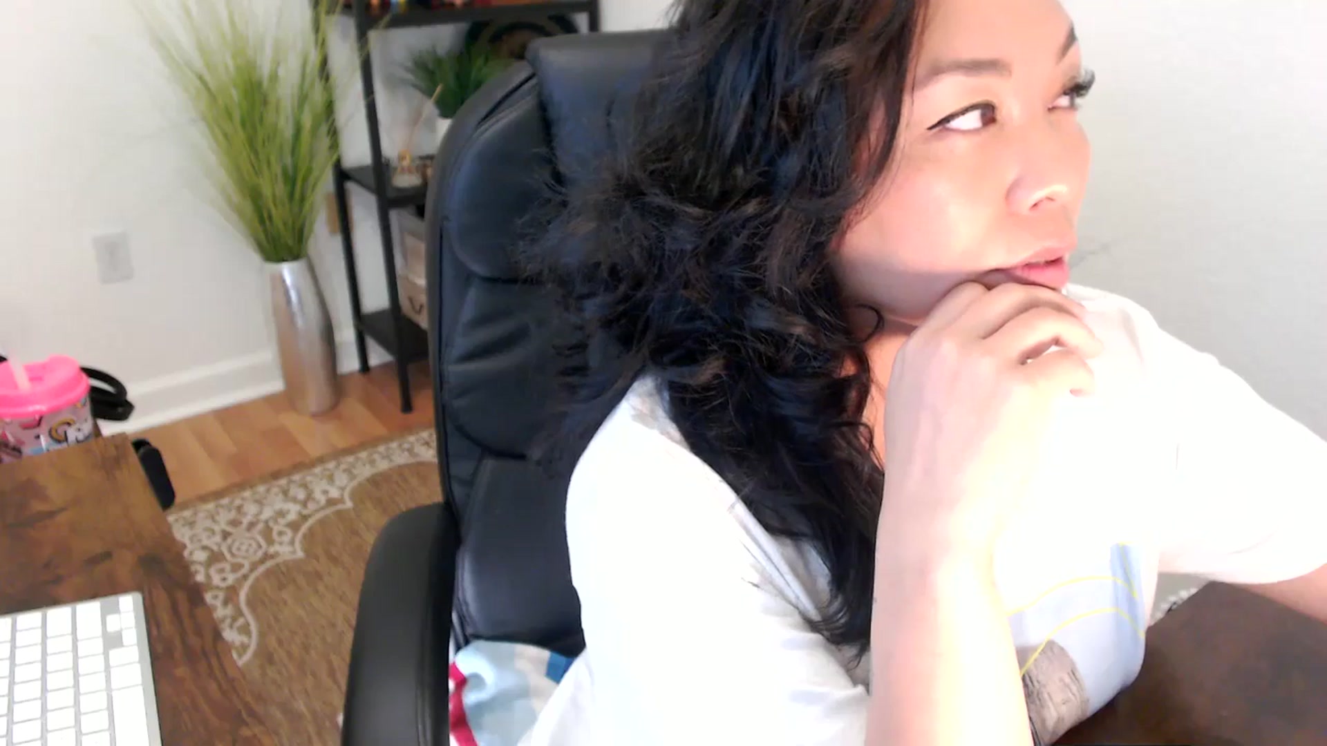Gallery image thumbnail from MickaylaStar's myfreecams stream on, 04/24/2025, 20:23 image 12 of 20