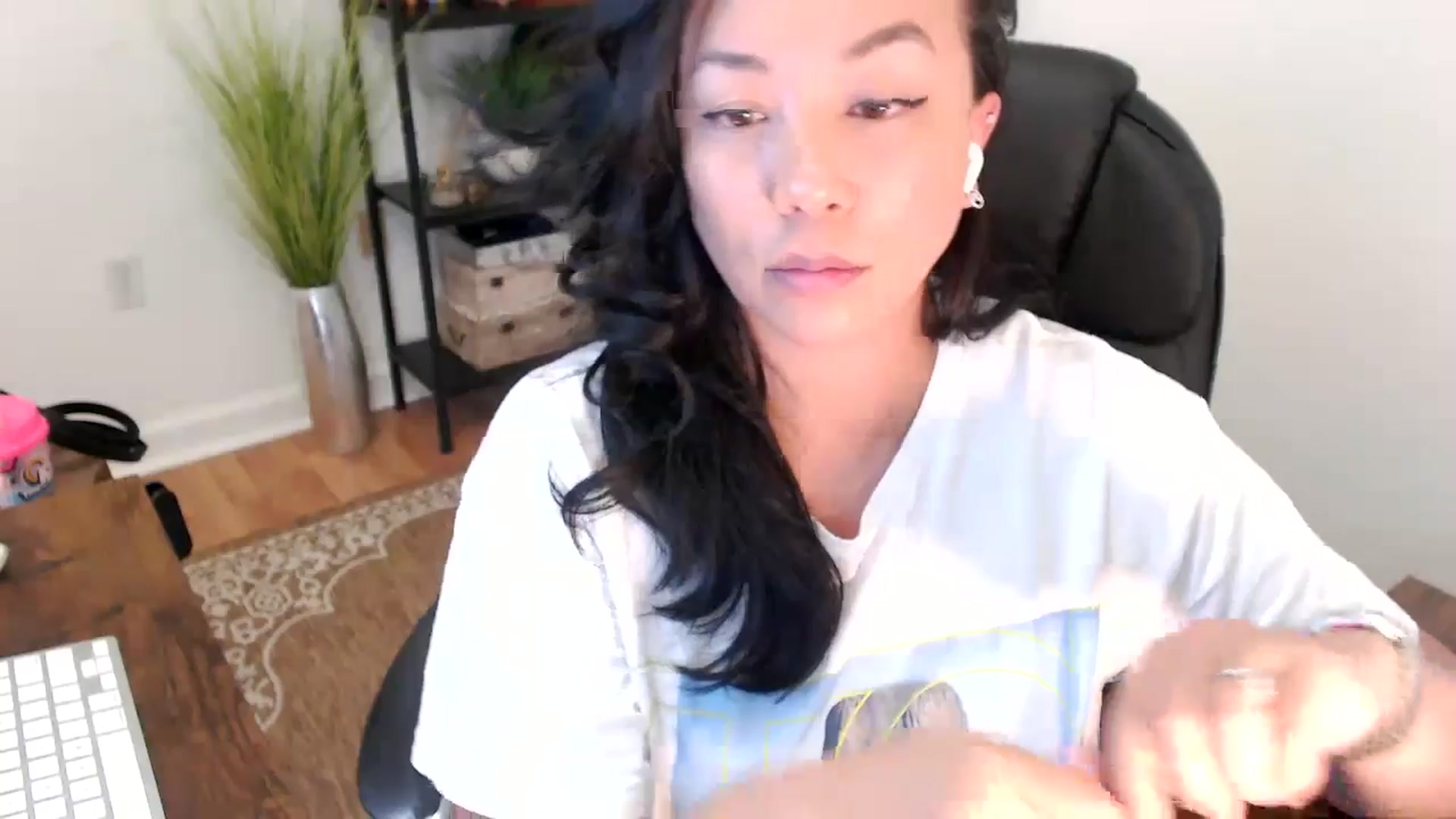 Gallery image thumbnail from MickaylaStar's myfreecams stream on, 04/24/2025, 20:23 image 6 of 20