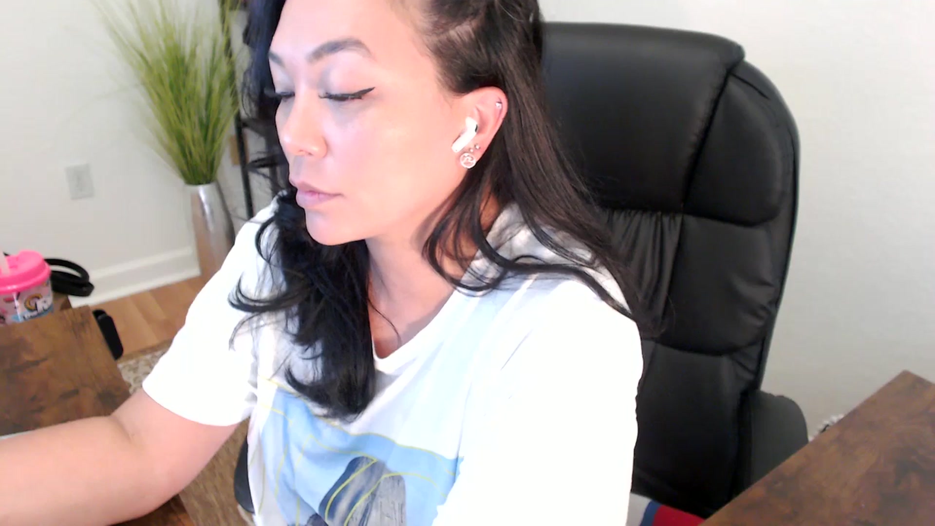Gallery image thumbnail from MickaylaStar's myfreecams stream on, 04/24/2025, 20:23 image 17 of 20