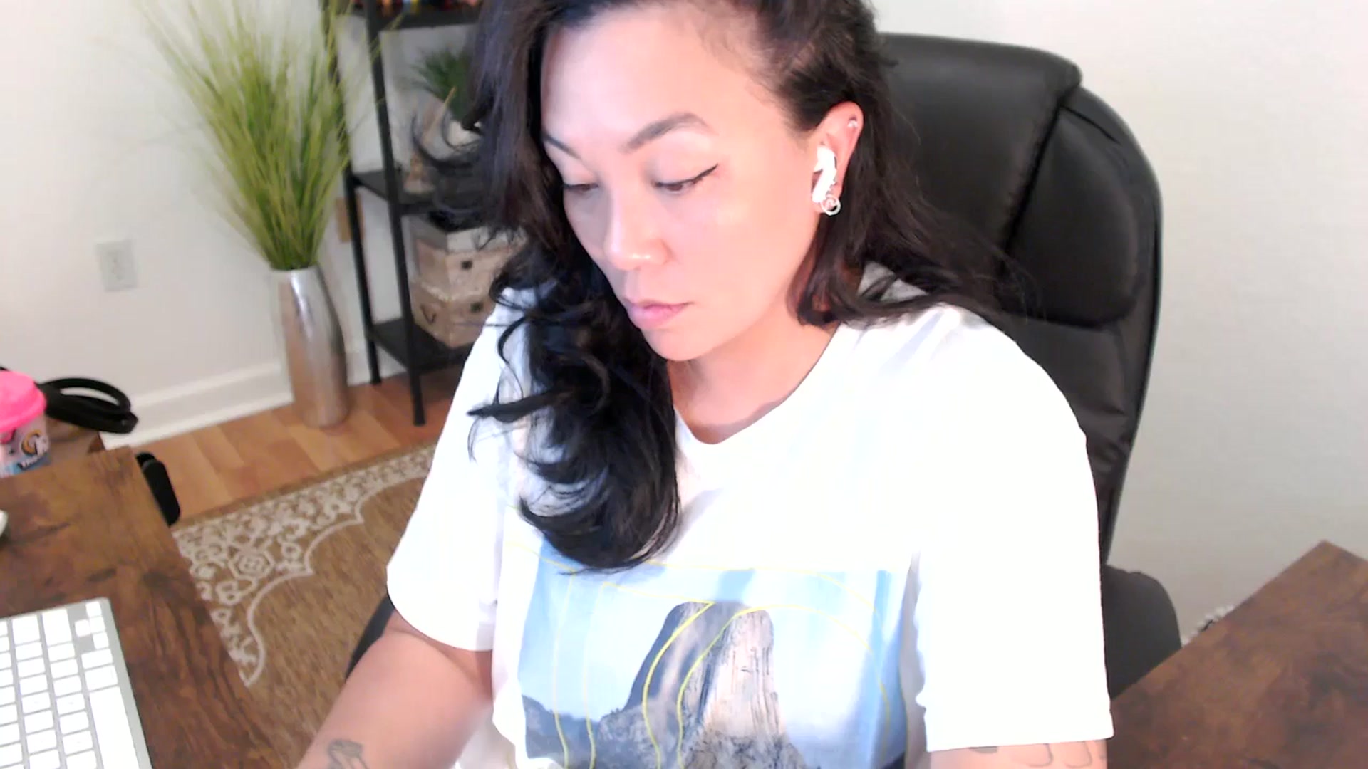 Gallery image thumbnail from MickaylaStar's myfreecams stream on, 04/24/2025, 20:23 image 8 of 20