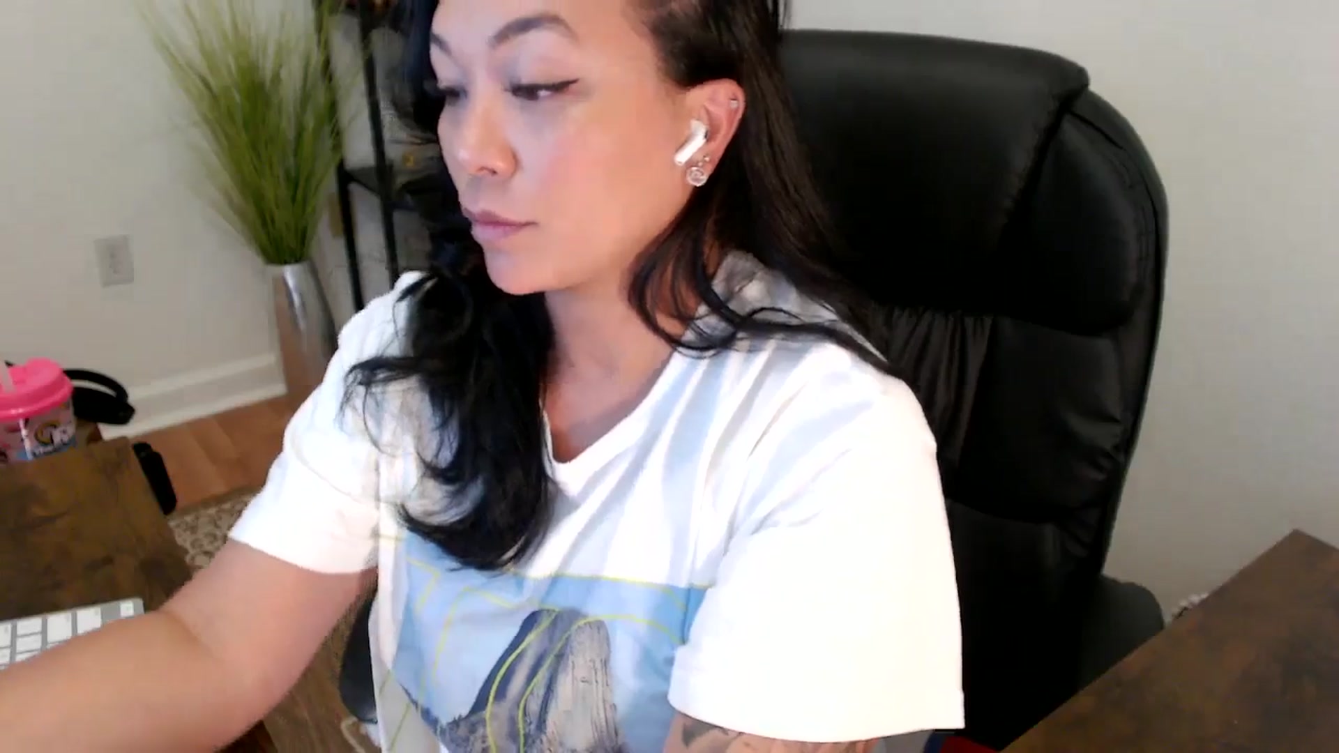 Gallery image thumbnail from MickaylaStar's myfreecams stream on, 04/24/2025, 20:23 image 14 of 20