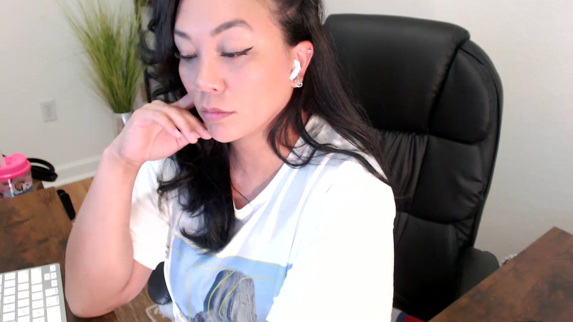Gallery image thumbnail from MickaylaStar's myfreecams stream on, 04/24/2025, 20:23 image 19 of 20