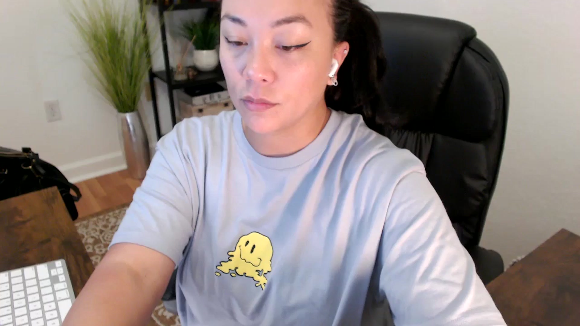 Gallery image thumbnail from MickaylaStar's myfreecams stream on, 04/25/2025, 15:51 image 15 of 20