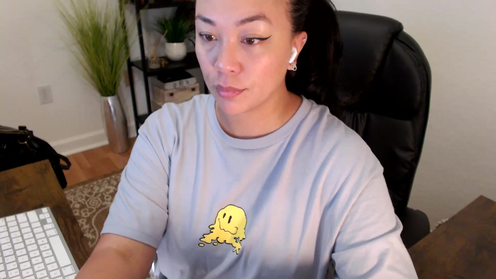 Gallery image thumbnail from MickaylaStar's myfreecams stream on, 04/25/2025, 15:51 image 1 of 20