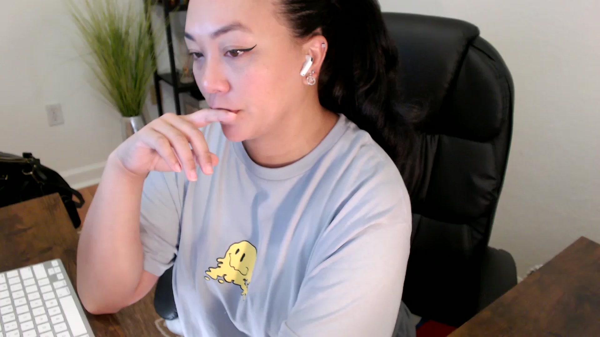 Gallery image thumbnail from MickaylaStar's myfreecams stream on, 04/25/2025, 15:51 image 8 of 20