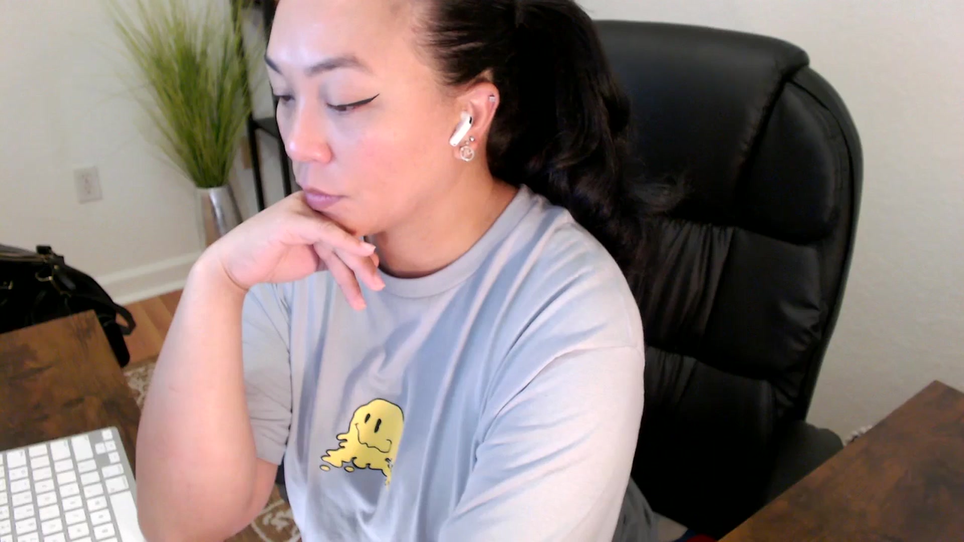 Gallery image thumbnail from MickaylaStar's myfreecams stream on, 04/25/2025, 15:51 image 11 of 20