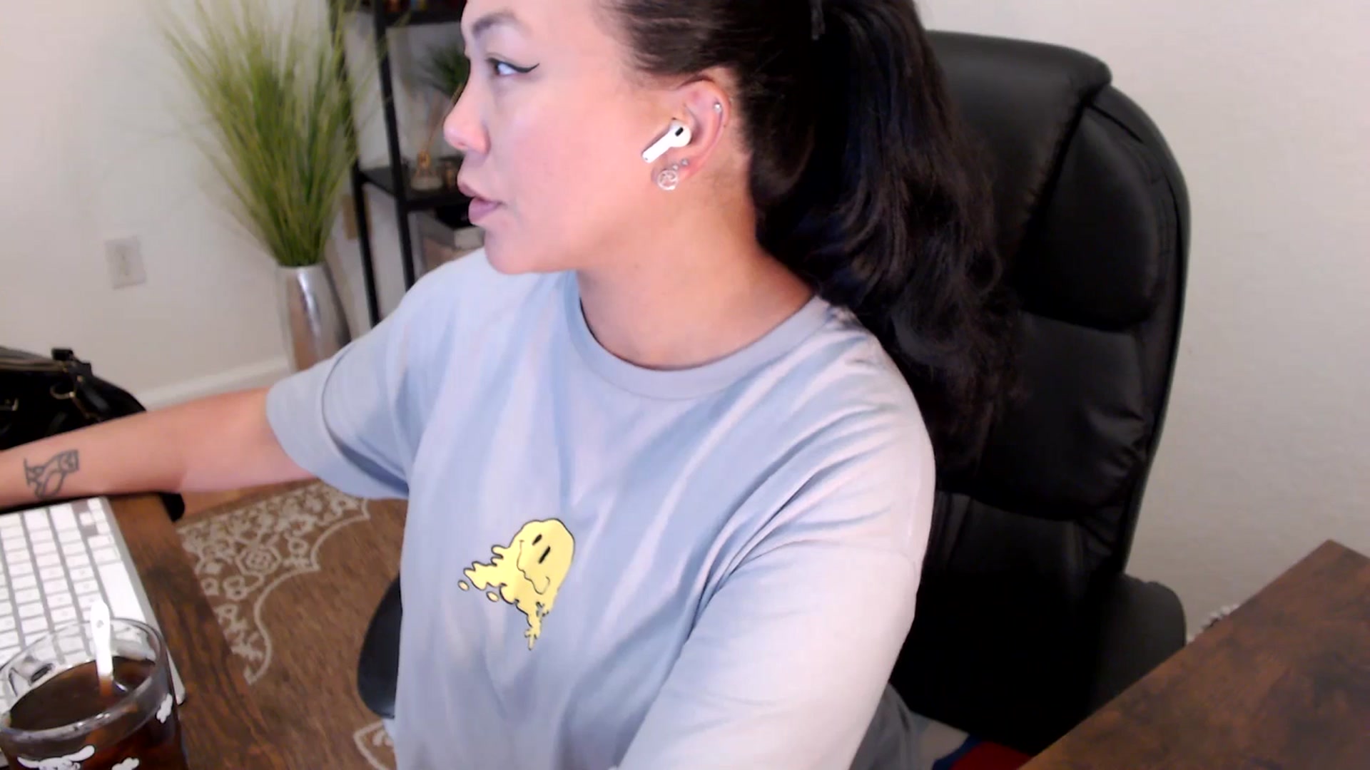 Gallery image thumbnail from MickaylaStar's myfreecams stream on, 04/25/2025, 15:51 image 4 of 20