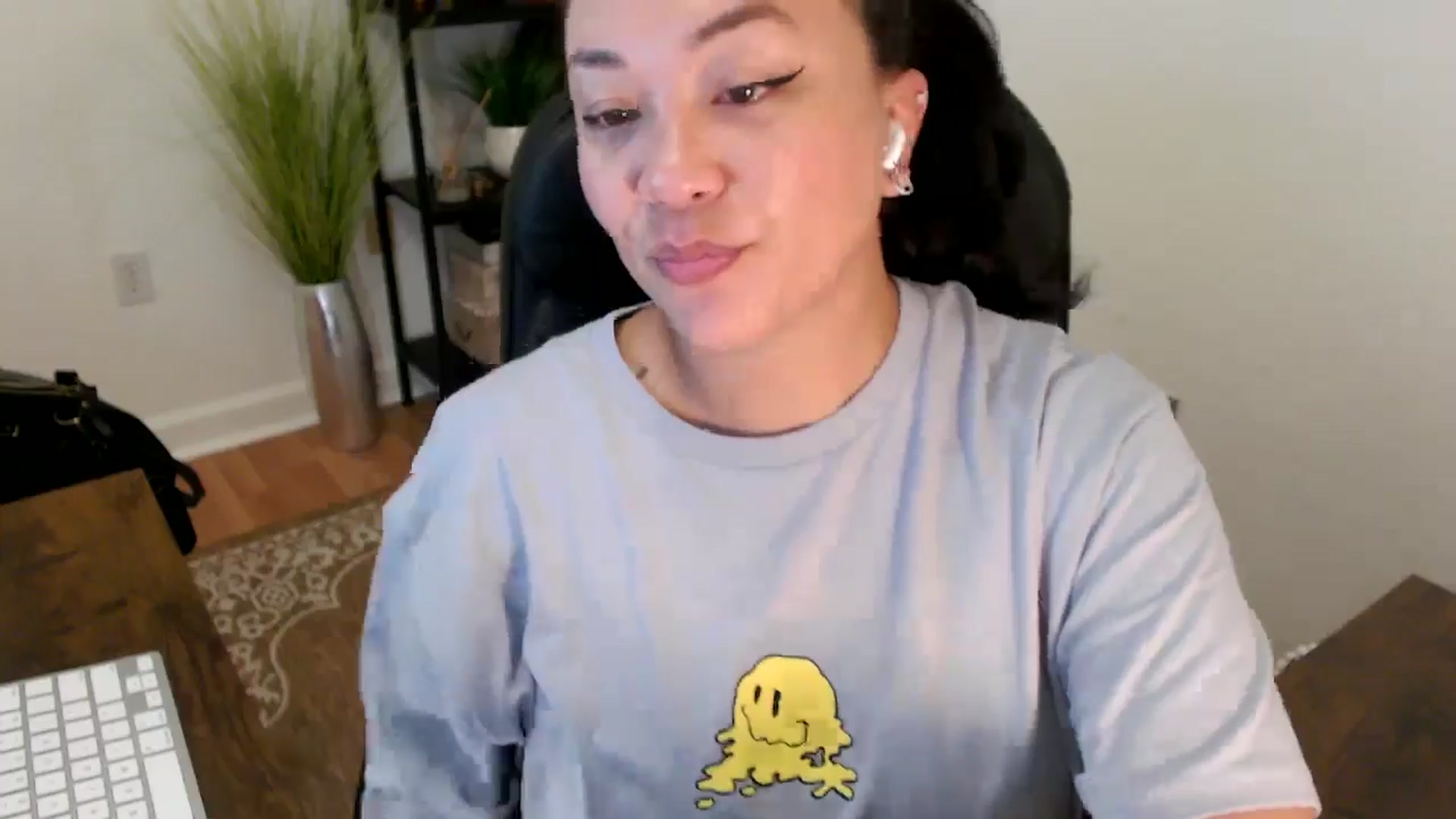 Gallery image thumbnail from MickaylaStar's myfreecams stream on, 04/25/2025, 15:51 image 17 of 20
