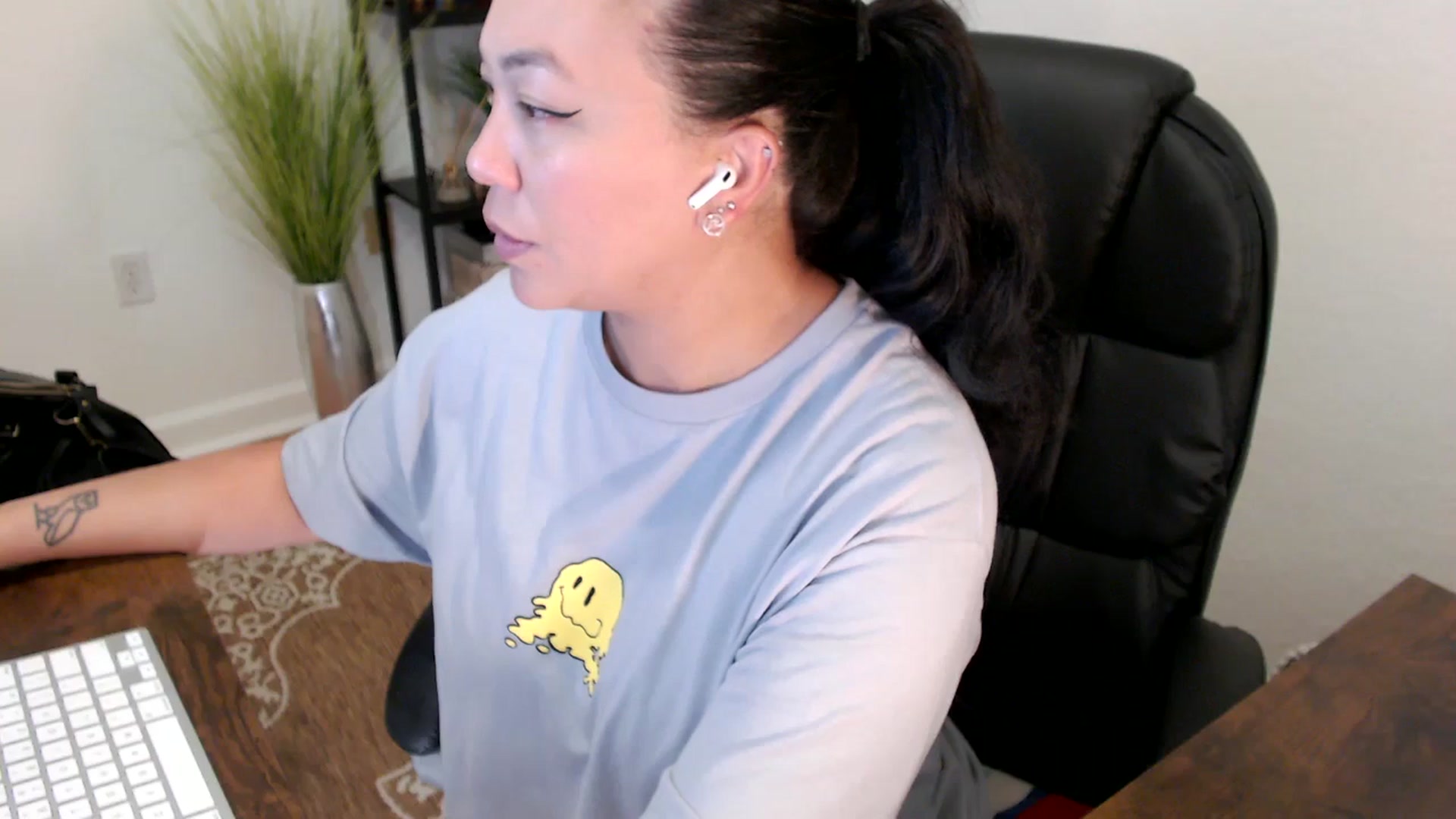 Gallery image thumbnail from MickaylaStar's myfreecams stream on, 04/25/2025, 15:51 image 7 of 20