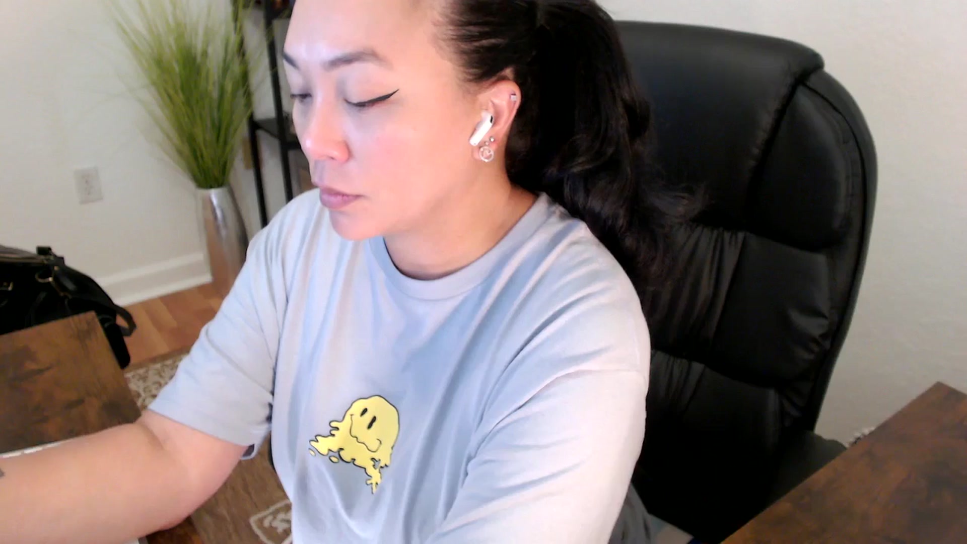 Gallery image thumbnail from MickaylaStar's myfreecams stream on, 04/25/2025, 15:51 image 12 of 20