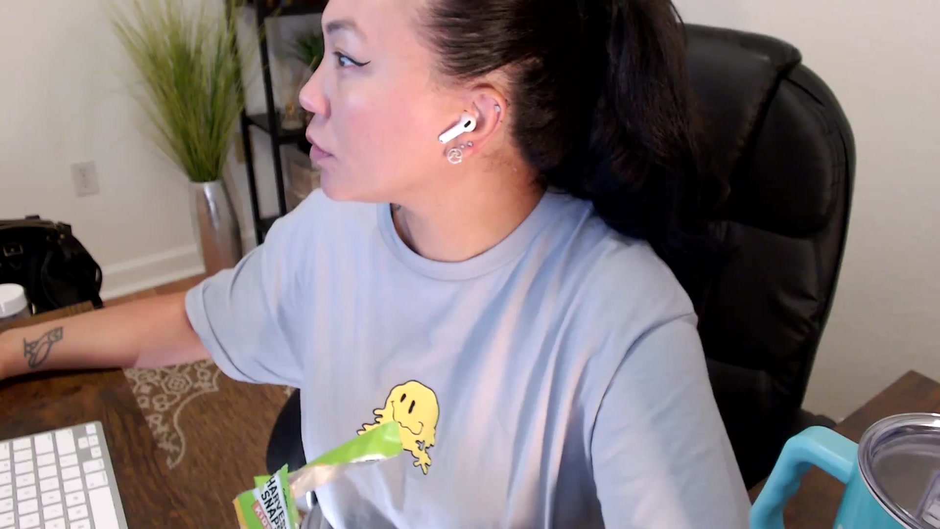 Gallery image thumbnail from MickaylaStar's myfreecams stream on, 04/25/2025, 18:10 image 5 of 20