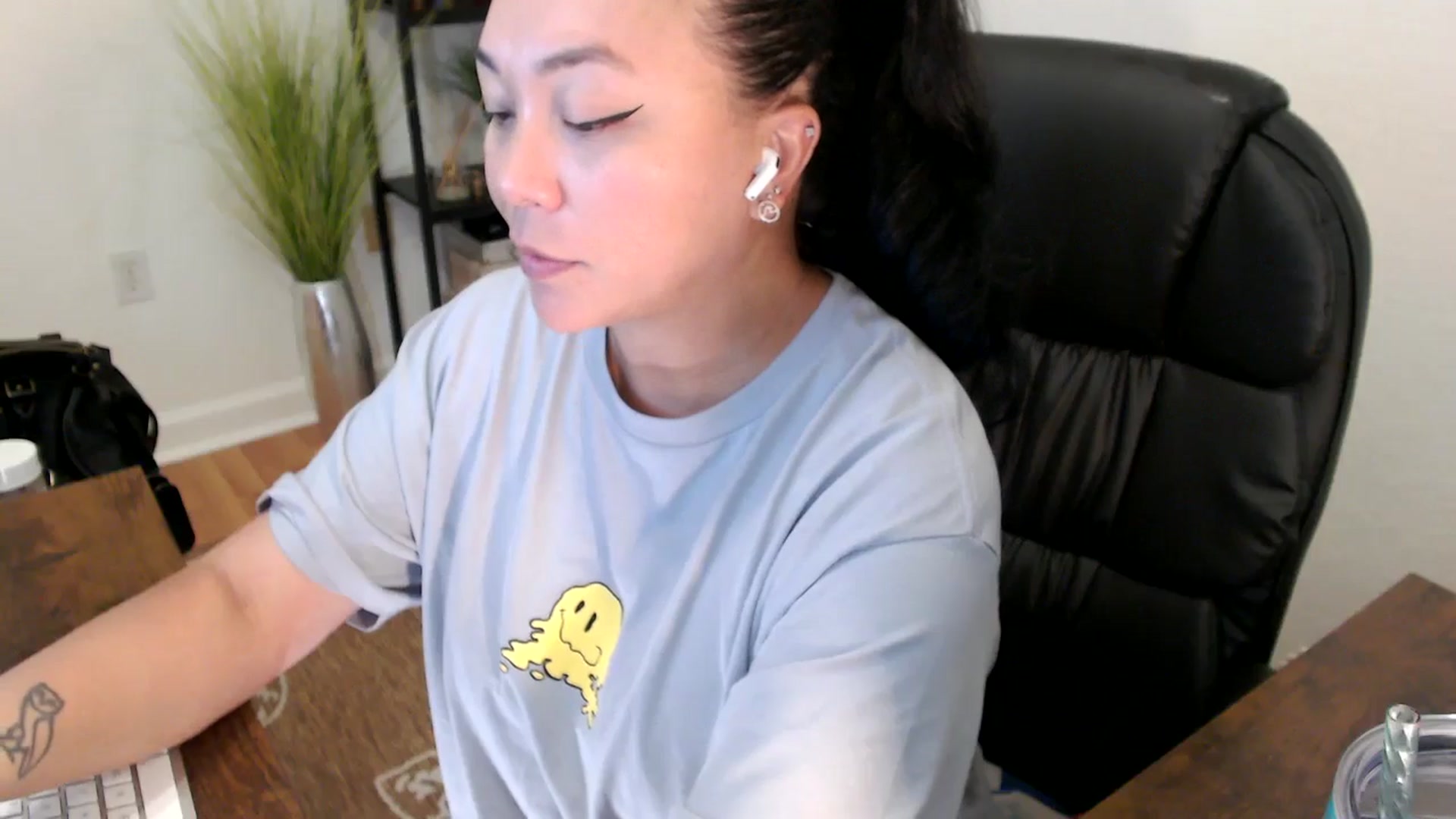 Gallery image thumbnail from MickaylaStar's myfreecams stream on, 04/25/2025, 18:10 image 12 of 20