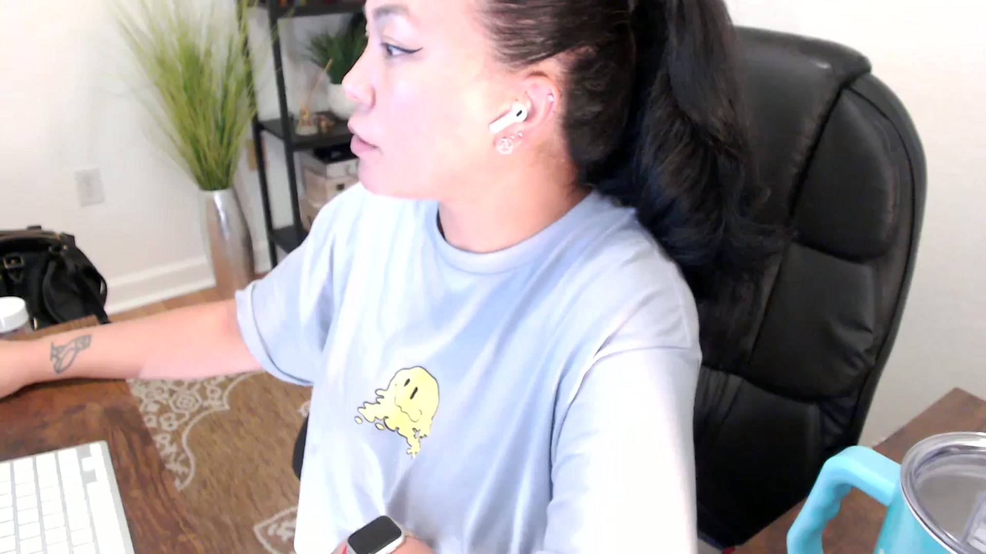 Gallery image thumbnail from MickaylaStar's myfreecams stream on, 04/25/2025, 18:10 image 3 of 20