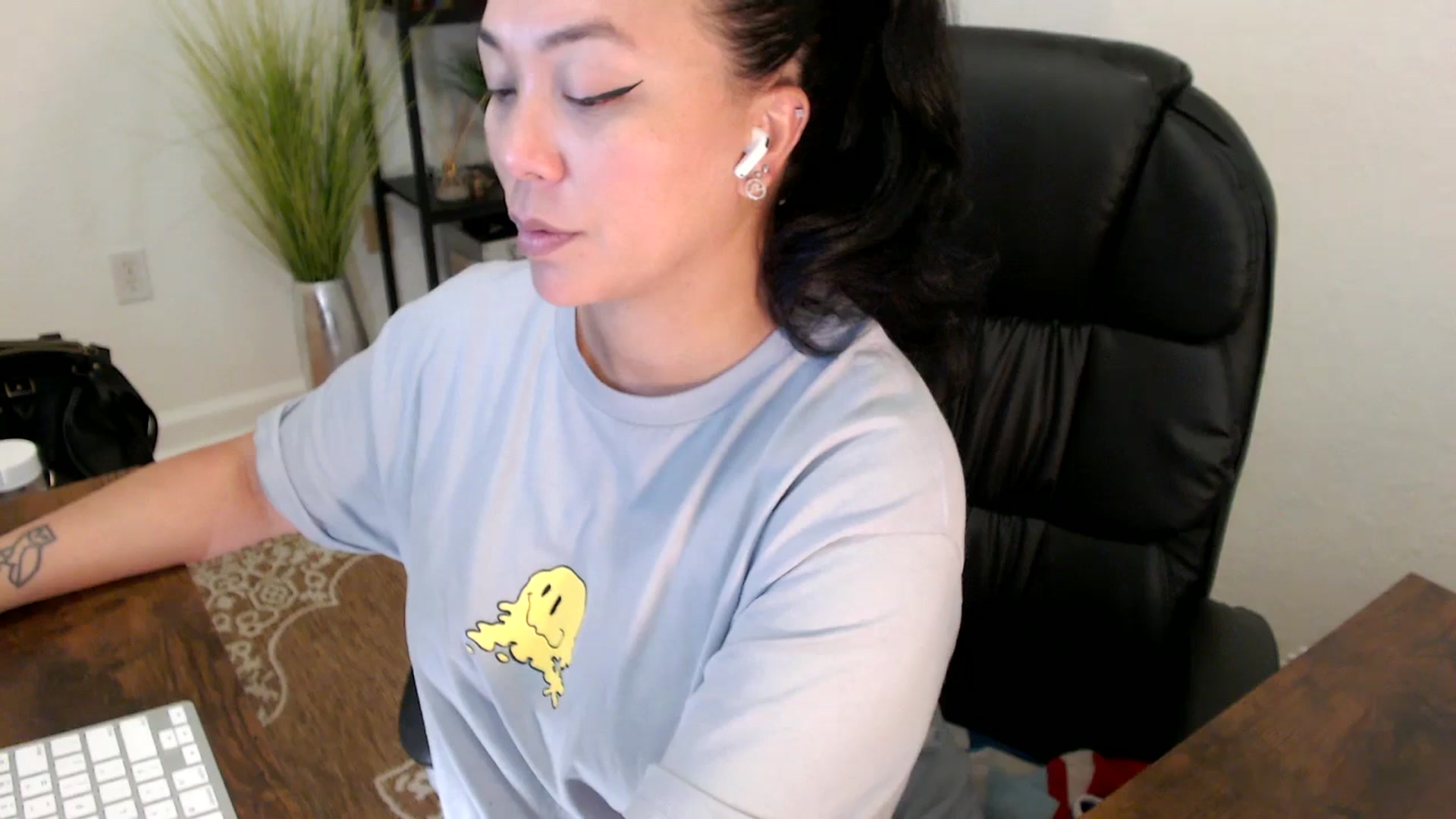 Gallery image thumbnail from MickaylaStar's myfreecams stream on, 04/25/2025, 18:10 image 15 of 20