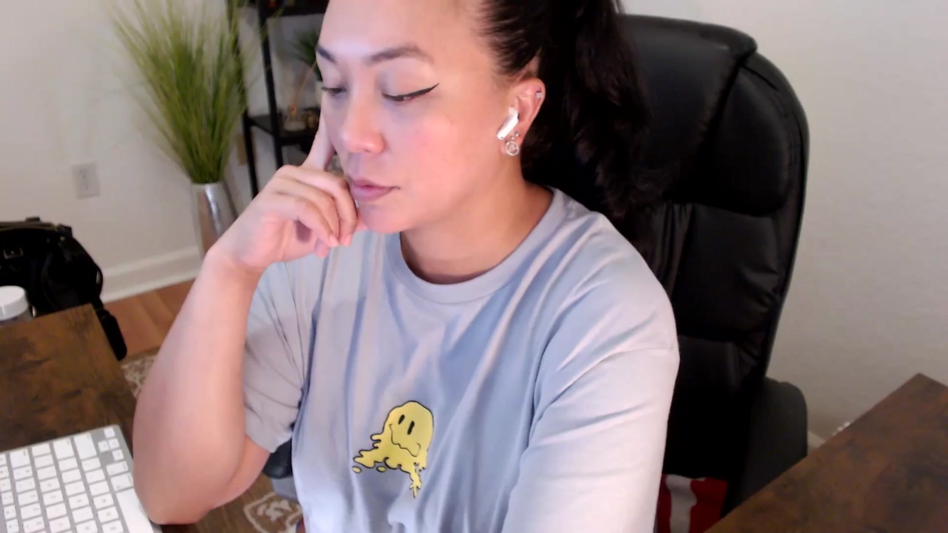 Gallery image thumbnail from MickaylaStar's myfreecams stream on, 04/25/2025, 18:45 image 4 of 20