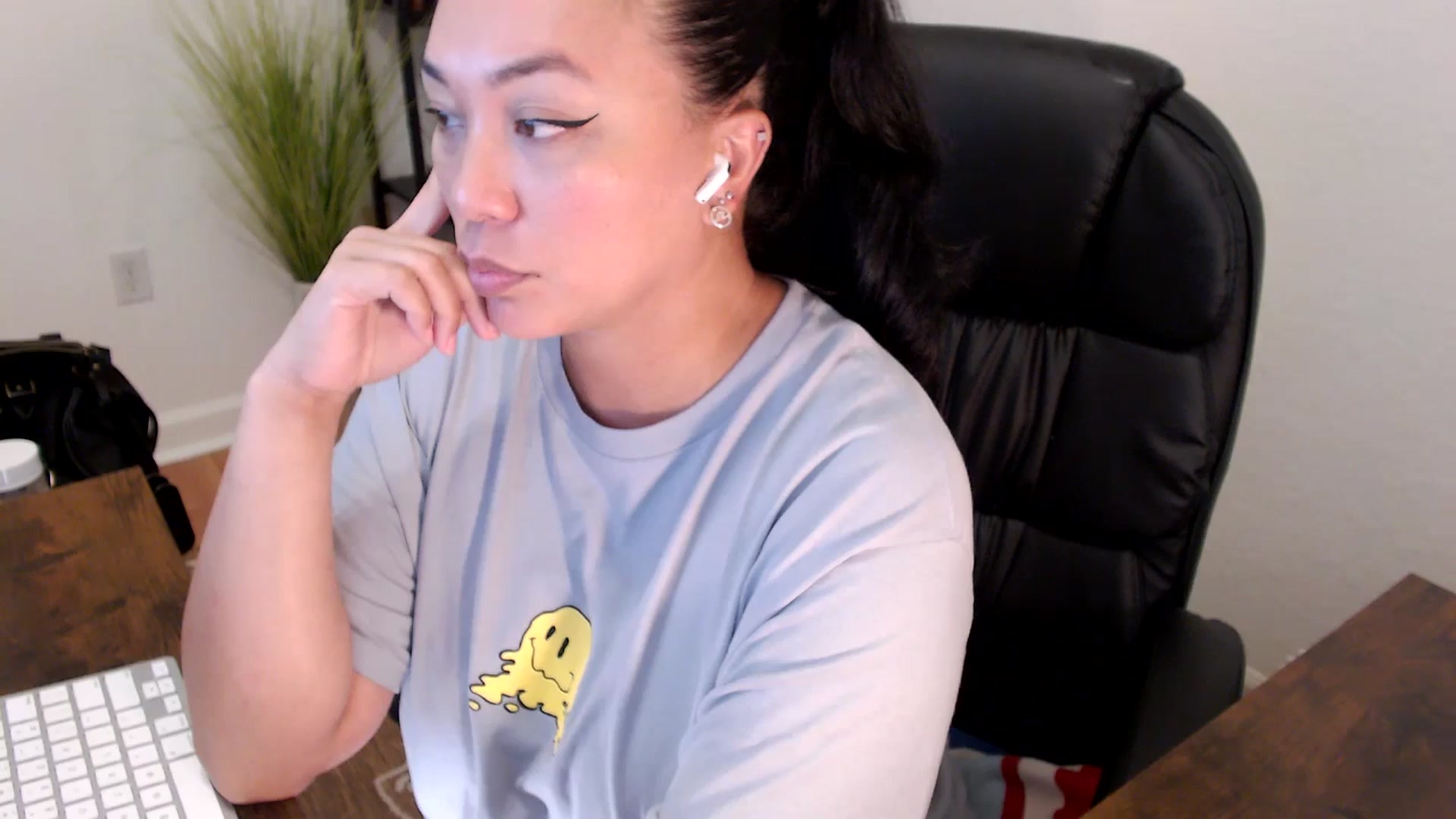 Gallery image thumbnail from MickaylaStar's myfreecams stream on, 04/25/2025, 18:45 image 11 of 20