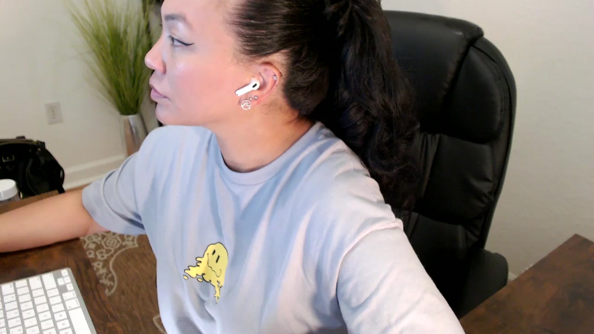 Gallery image thumbnail from MickaylaStar's myfreecams stream on, 04/25/2025, 18:45 image 12 of 20