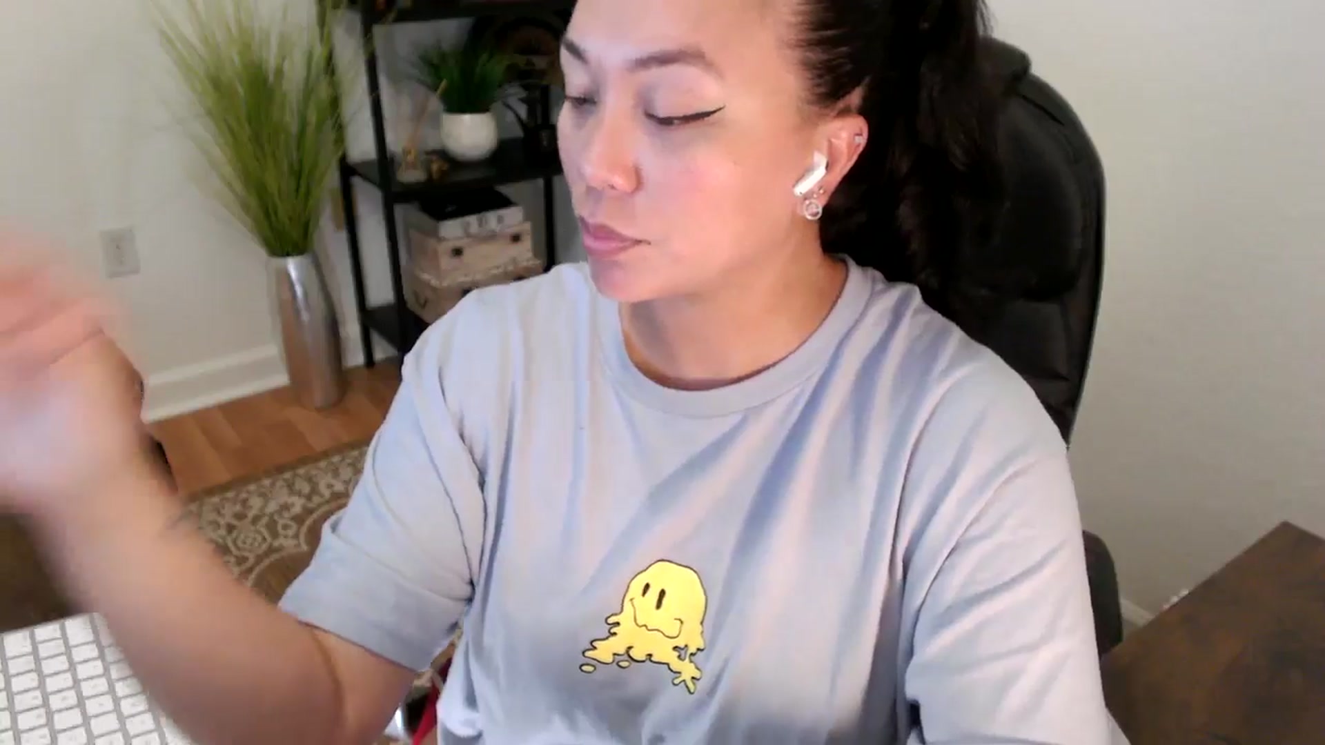 Gallery image thumbnail from MickaylaStar's myfreecams stream on, 04/25/2025, 18:45 image 13 of 20