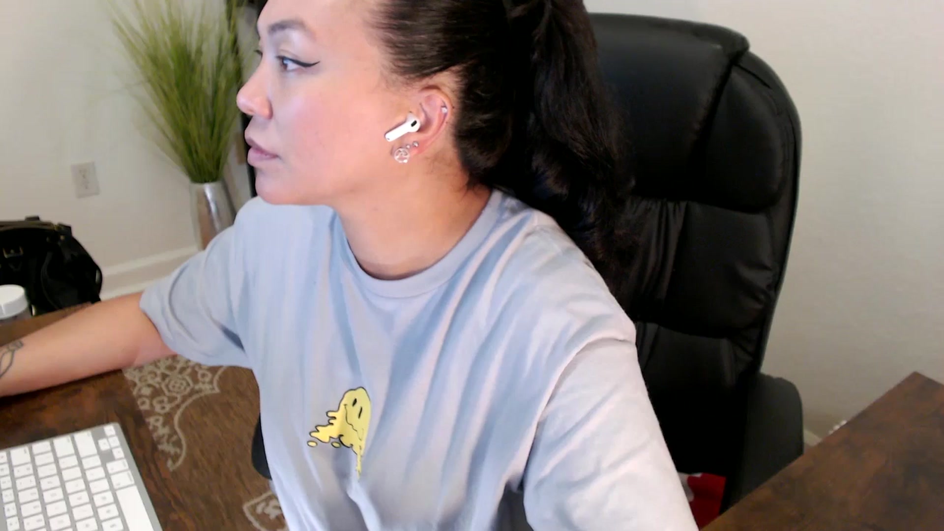 Gallery image thumbnail from MickaylaStar's myfreecams stream on, 04/25/2025, 18:45 image 3 of 20