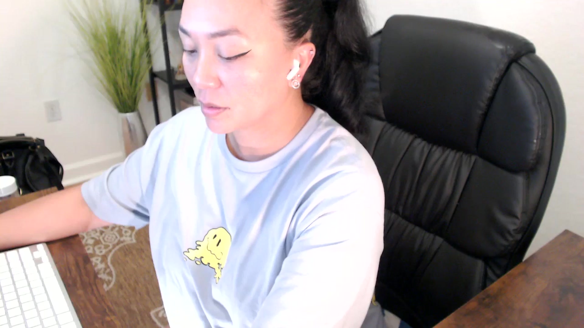 Gallery image thumbnail from MickaylaStar's myfreecams stream on, 04/25/2025, 19:01 image 5 of 20