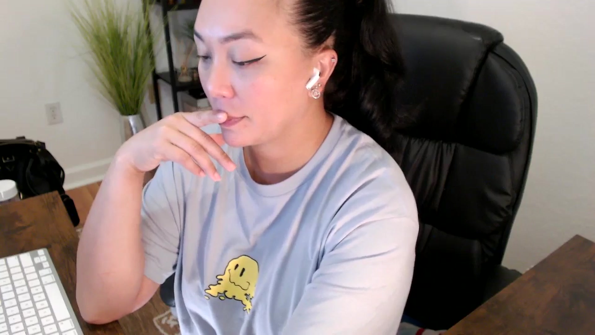 Gallery image thumbnail from MickaylaStar's myfreecams stream on, 04/25/2025, 19:01 image 16 of 20