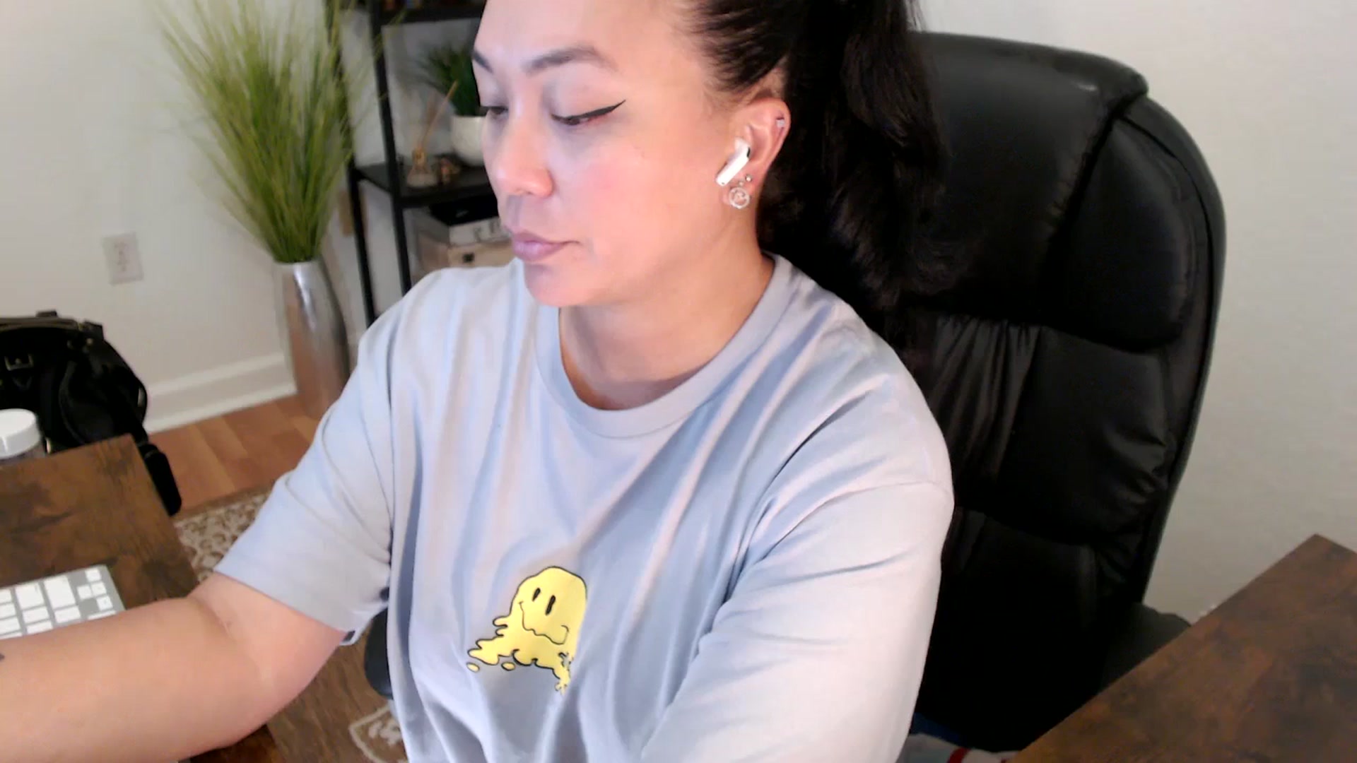 Gallery image thumbnail from MickaylaStar's myfreecams stream on, 04/25/2025, 19:01 image 20 of 20